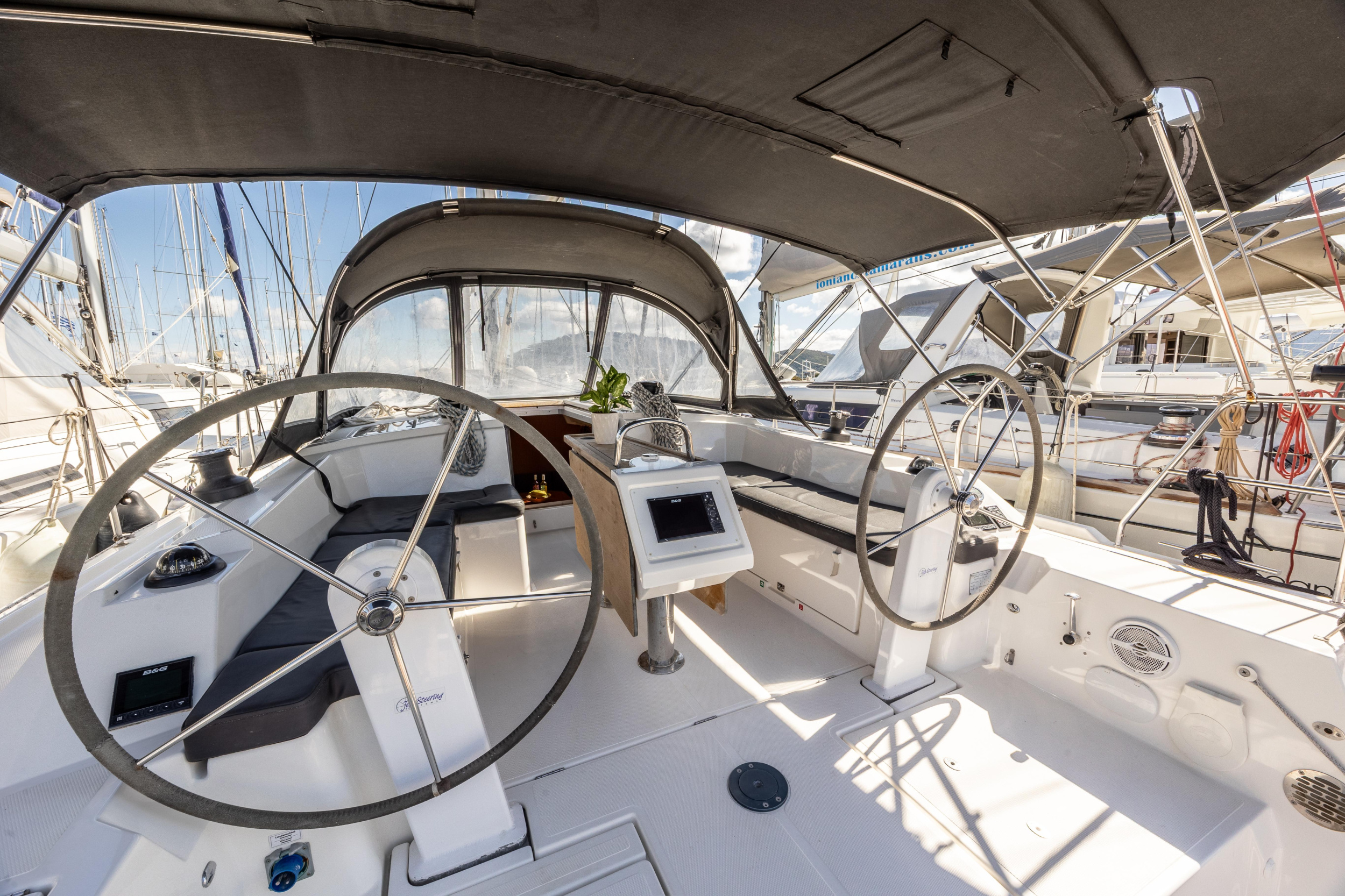 Bavaria C42 — photo 18
