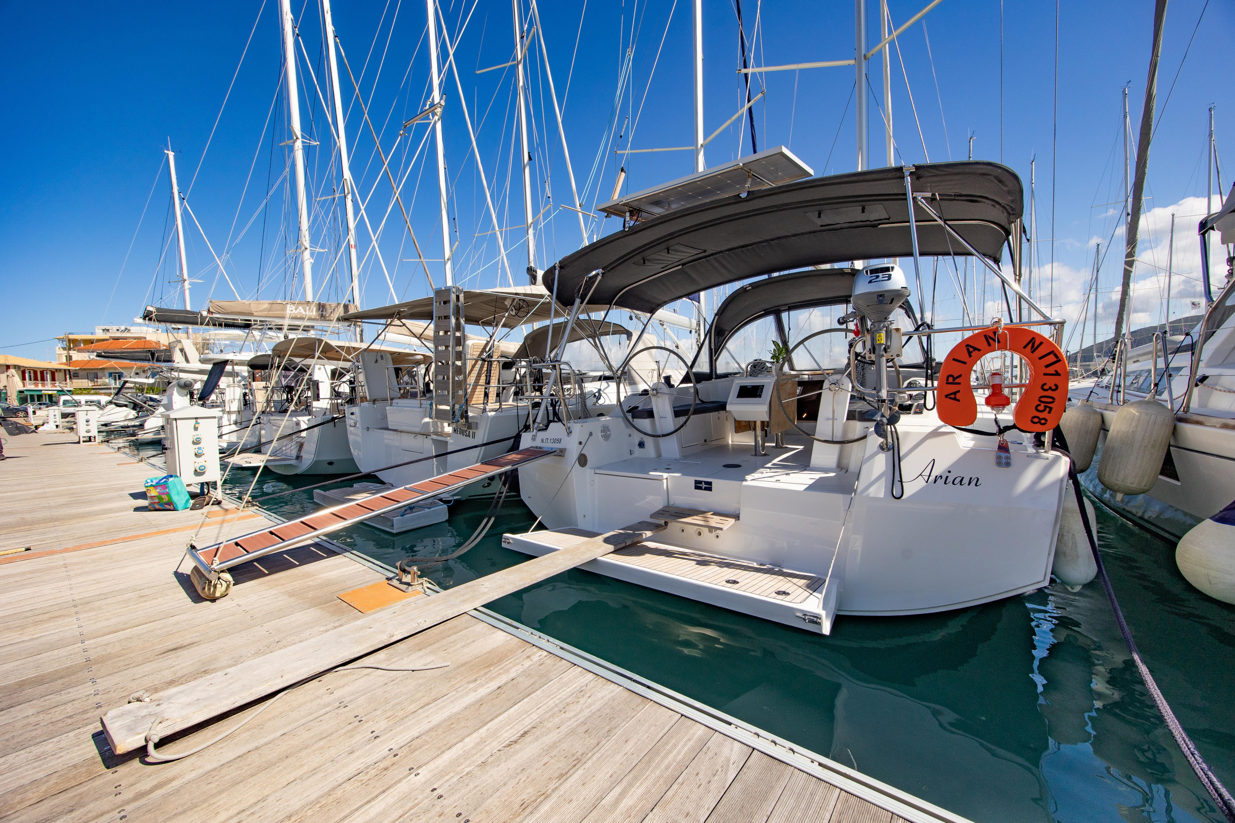 Bavaria C42 — photo 11