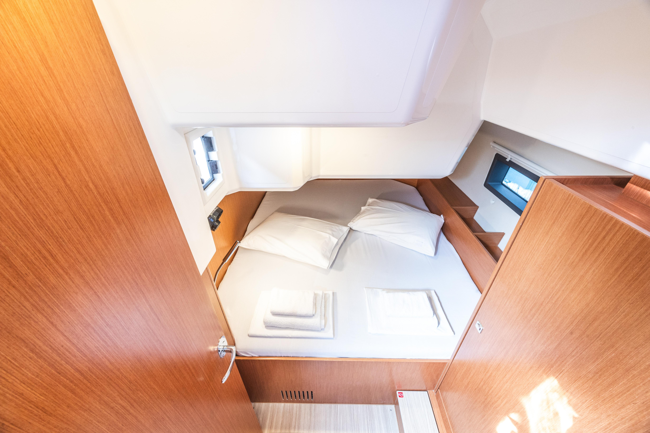 Bavaria C42 — photo 44