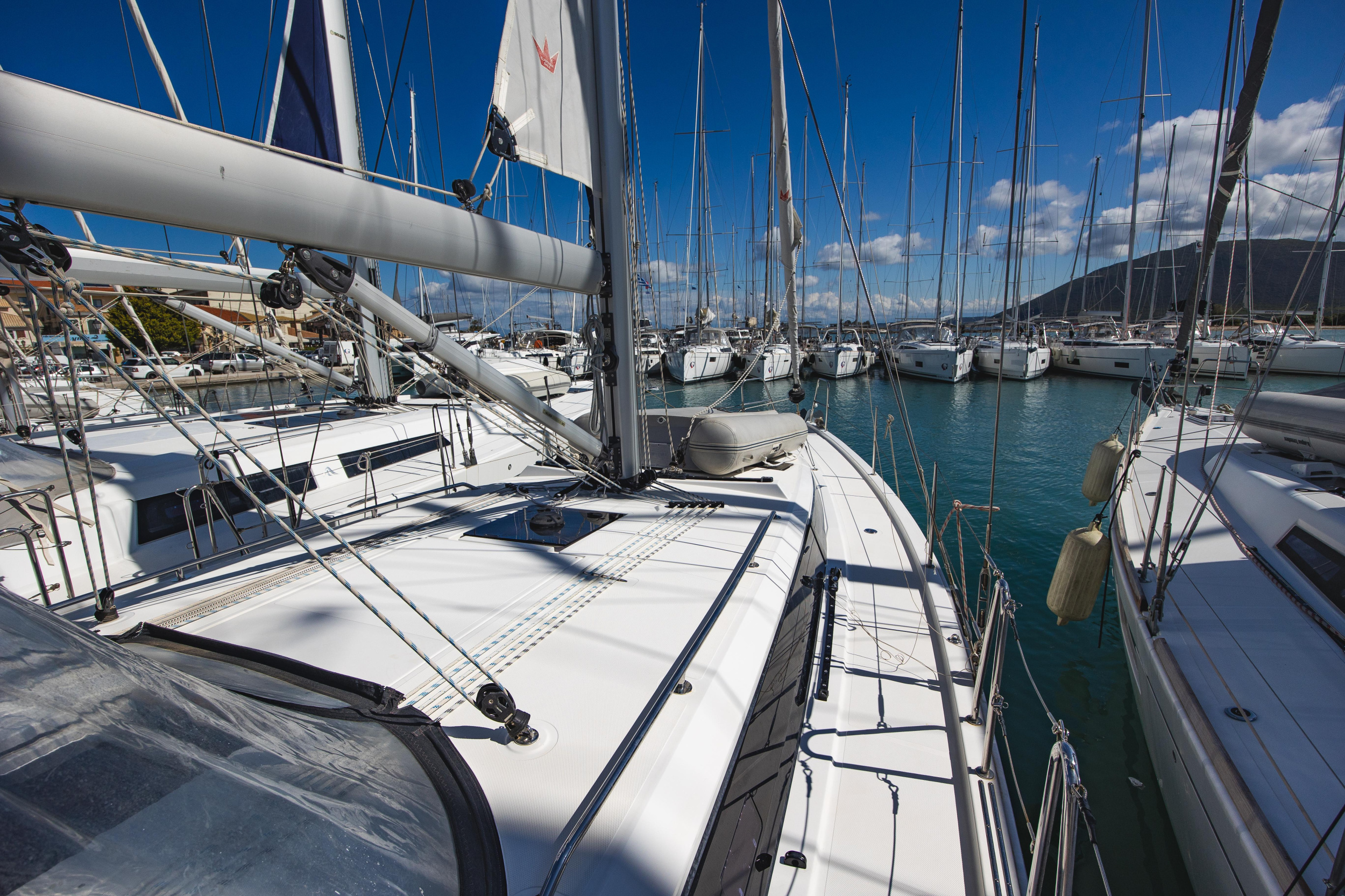 Bavaria C42 — photo 30