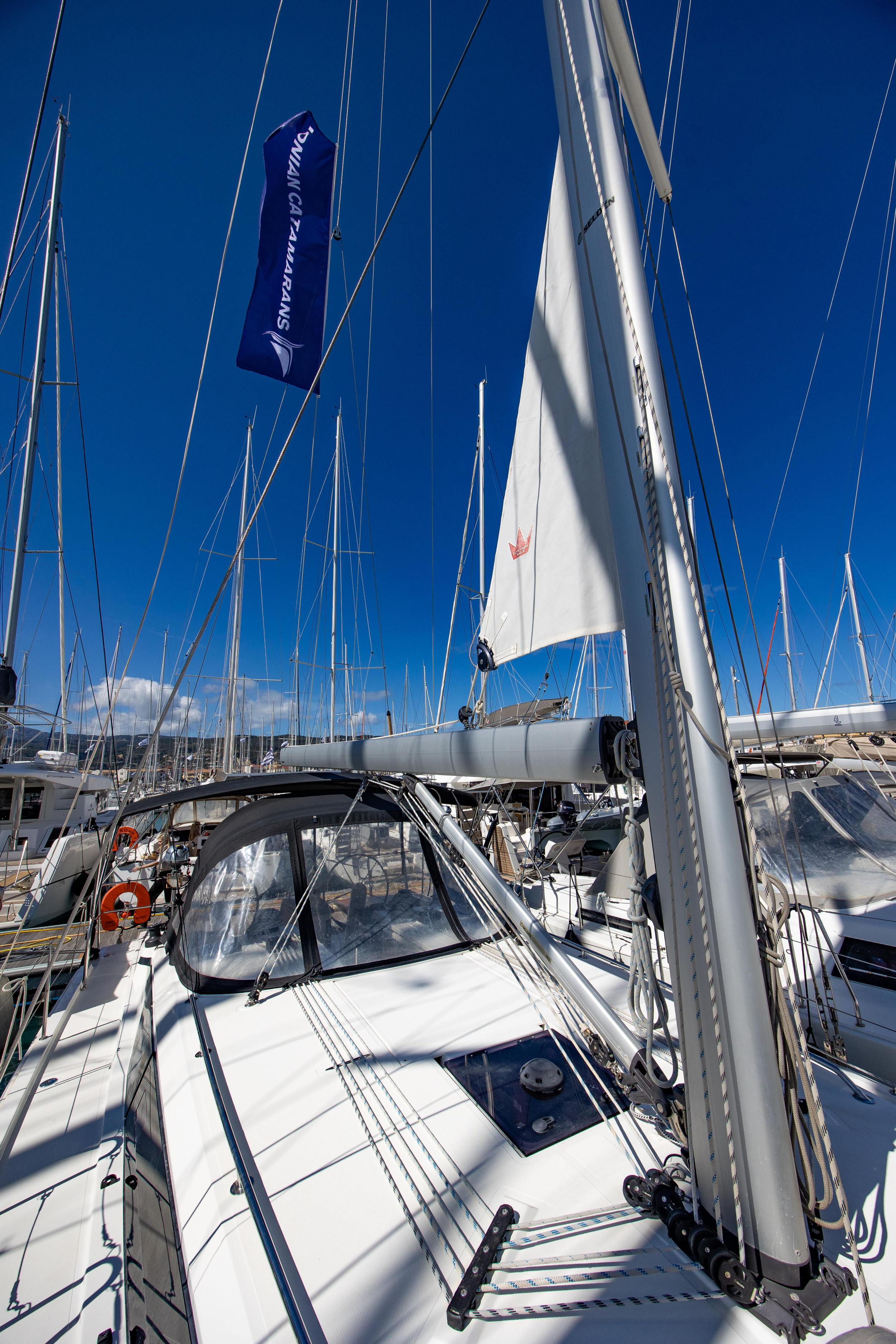 Bavaria C42 — photo 17