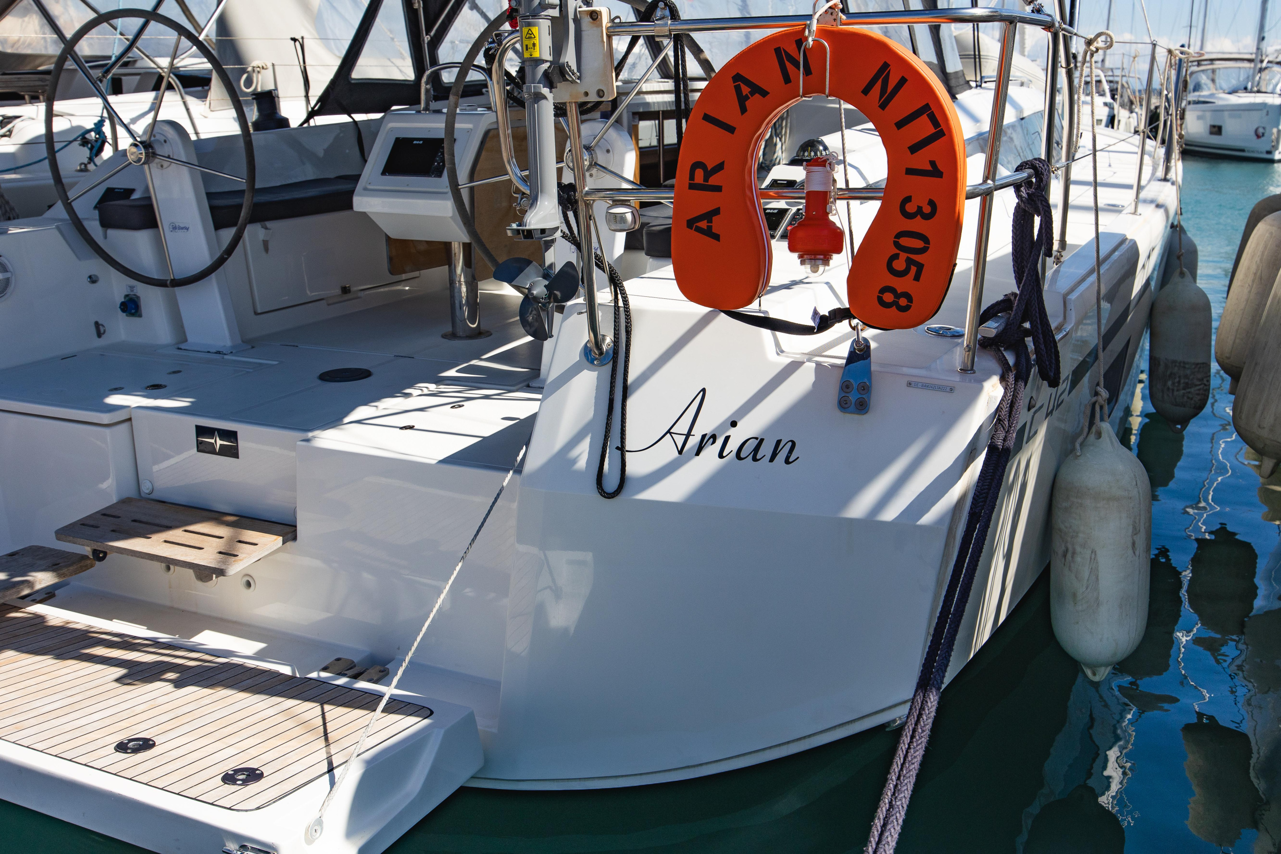 Bavaria C42 — photo 12