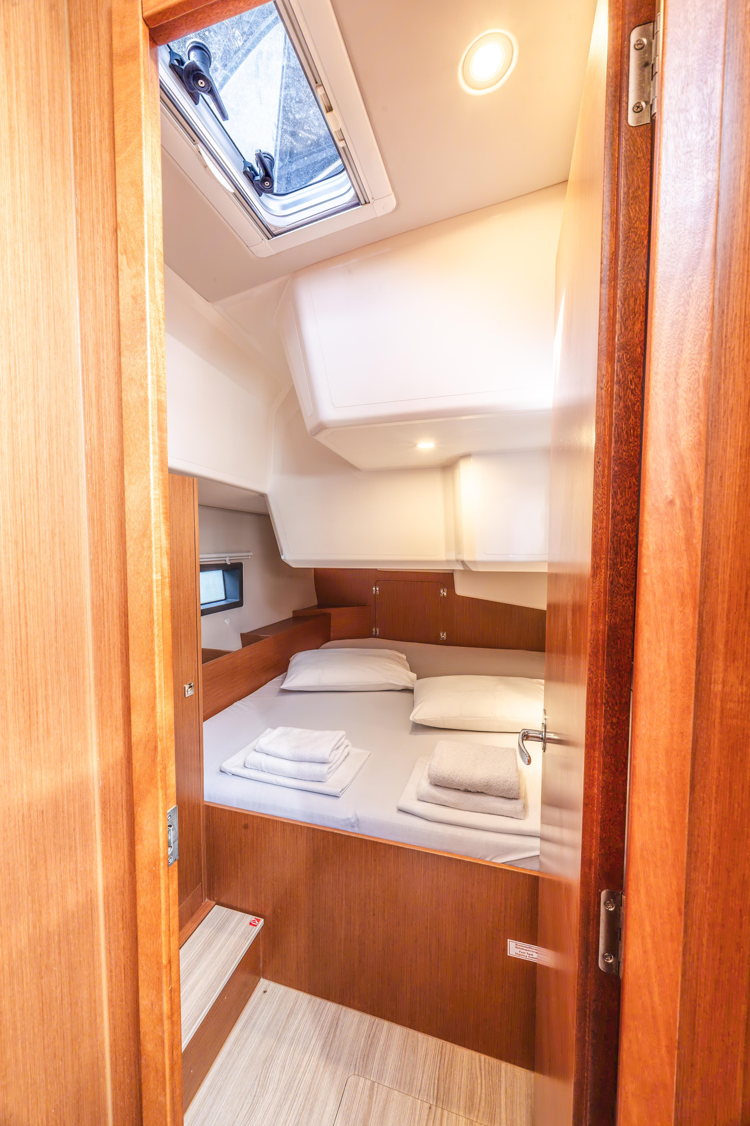Bavaria C42 — photo 7