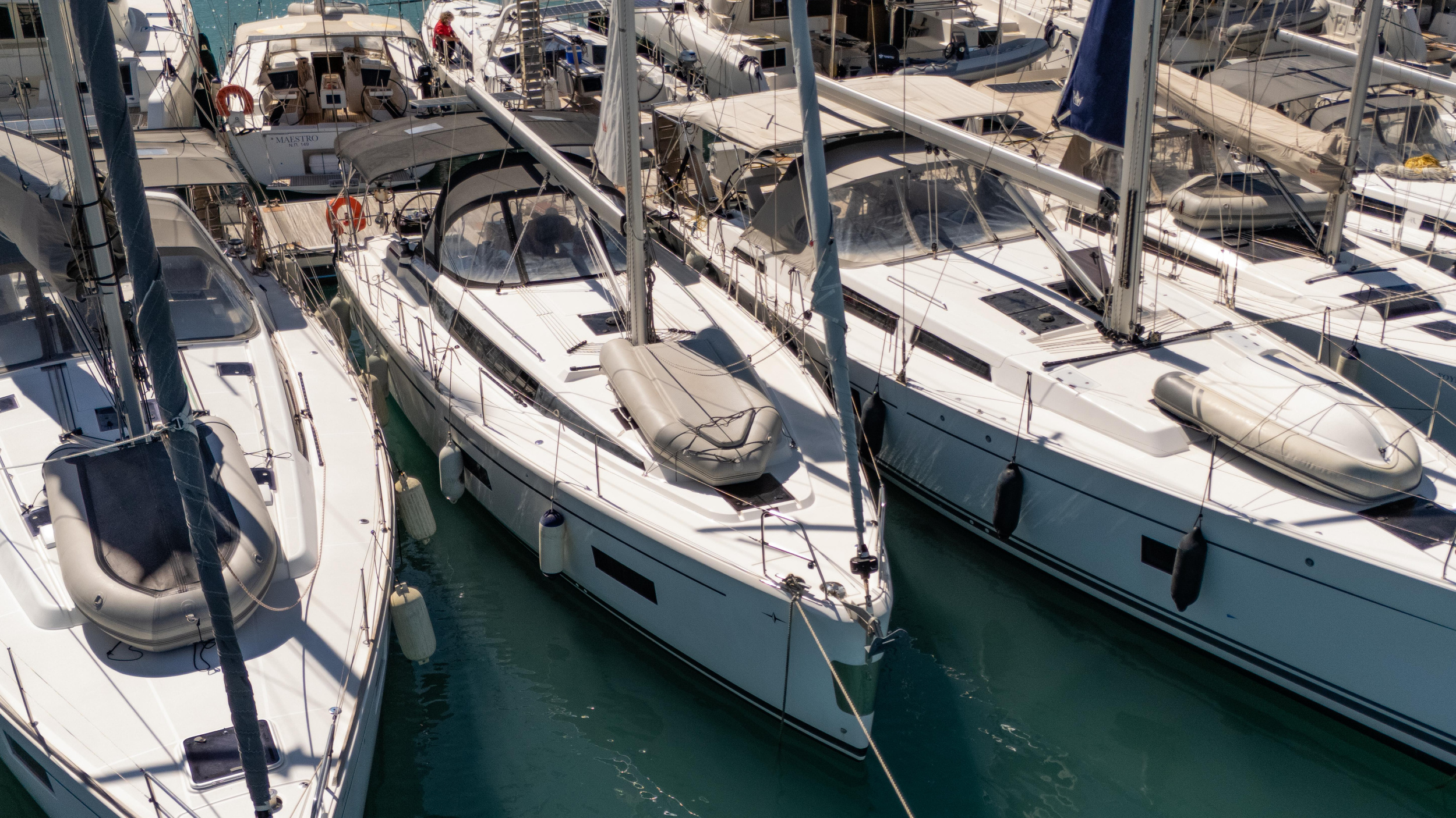 Bavaria C42 — photo 3