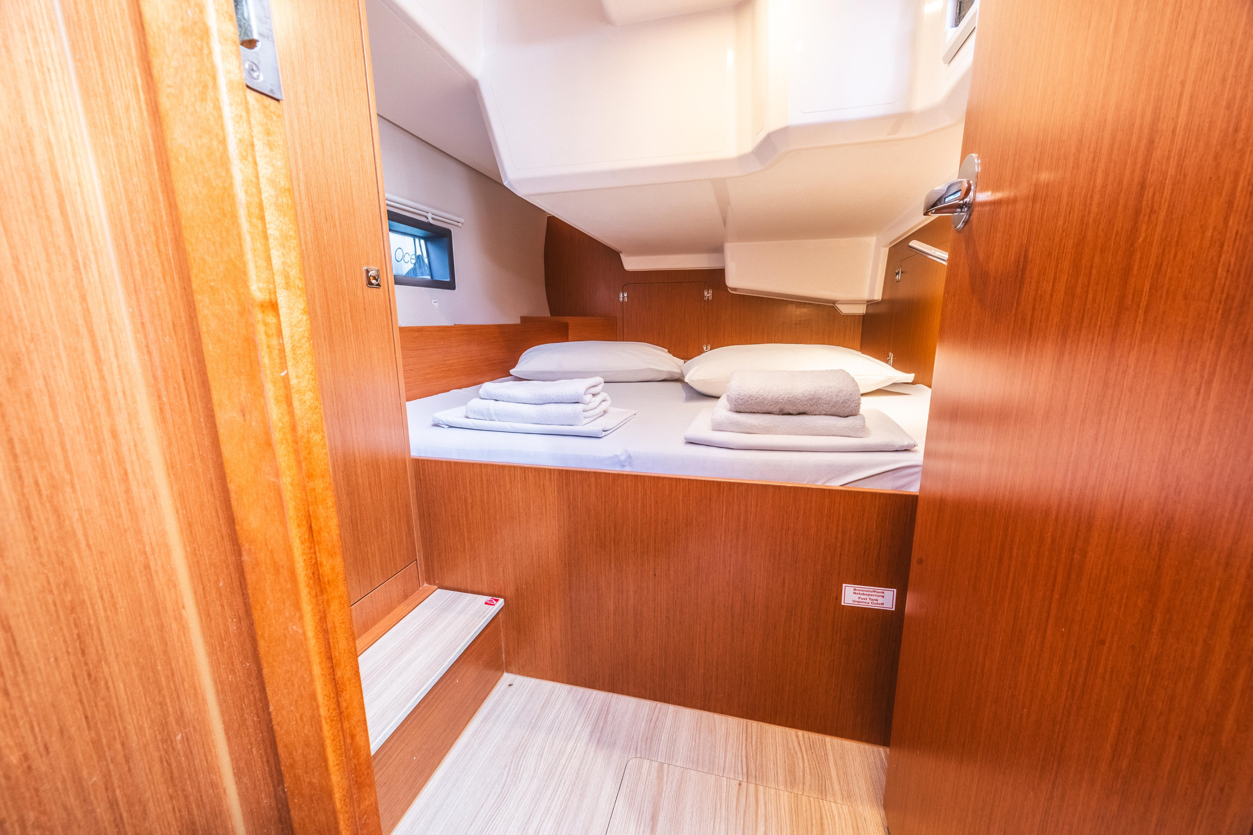 Bavaria C42 — photo 21