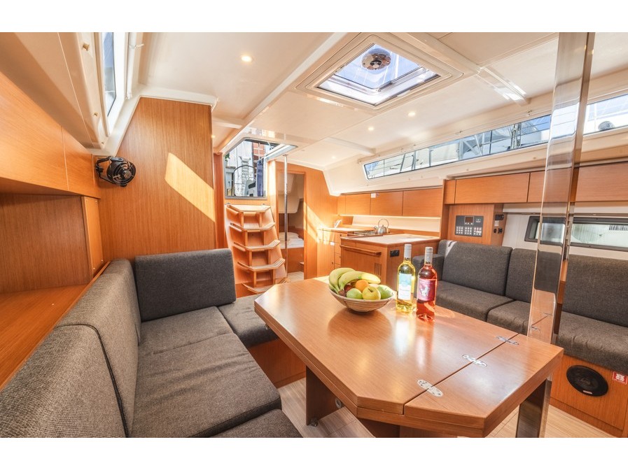 Bavaria C42 — photo 28