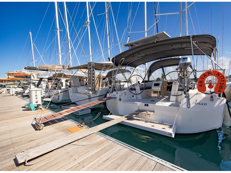 Bavaria C42 — photo 1