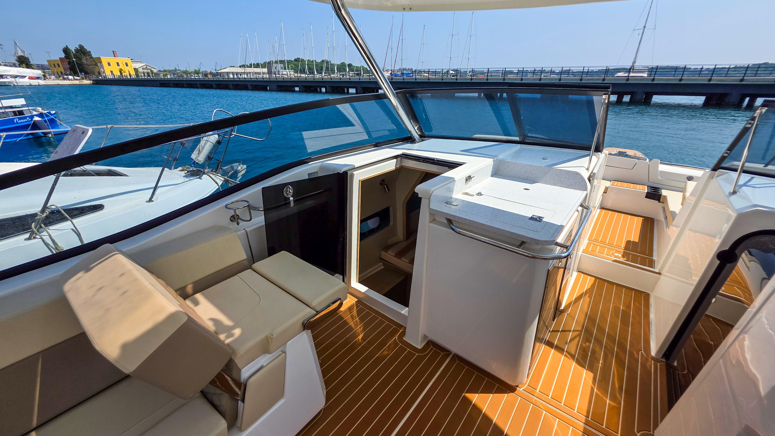 Aquila 32 Sport — photo 3