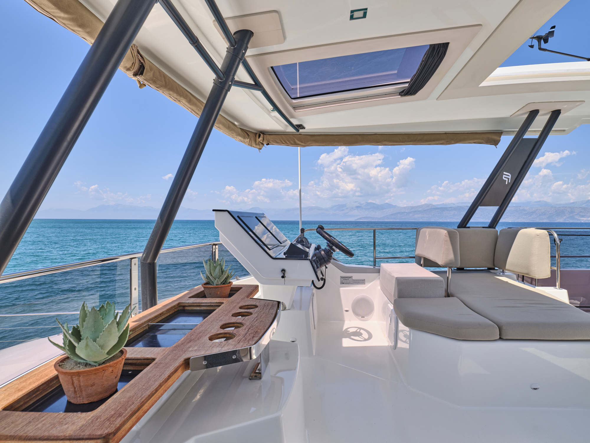 Fountaine Pajot Power Alegria 67 (5 cab) — photo 15