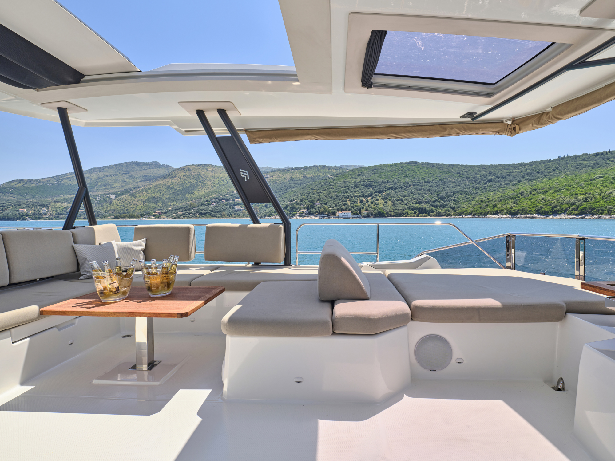 Fountaine Pajot Power Alegria 67 (5 cab) — photo 19