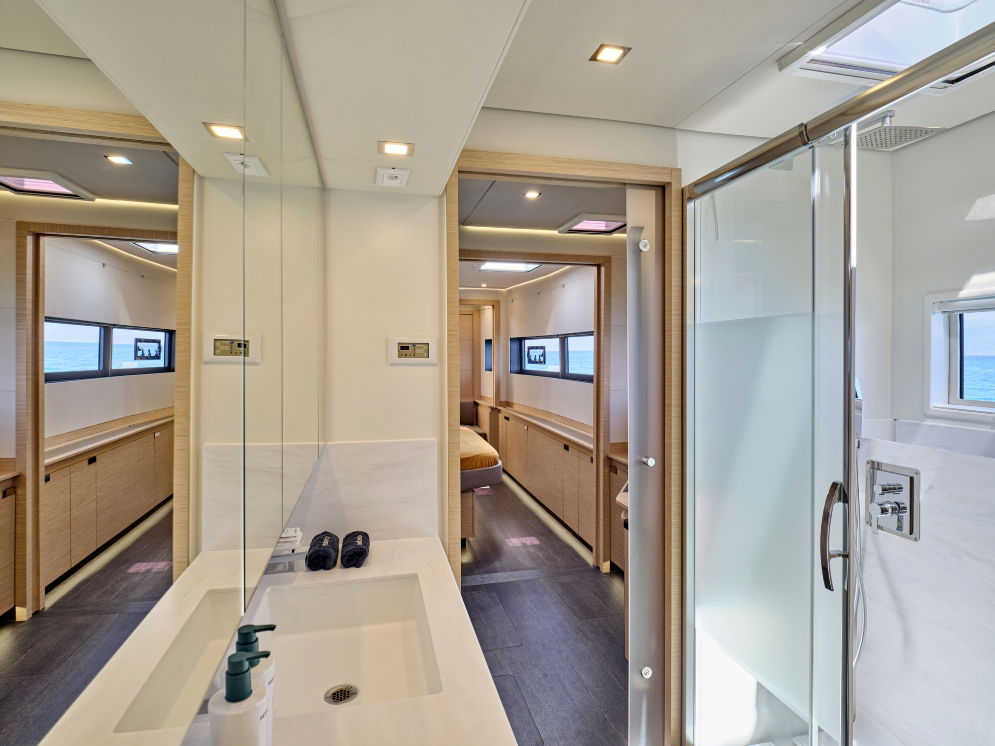 Fountaine Pajot Power Alegria 67 (5 cab) — photo 24