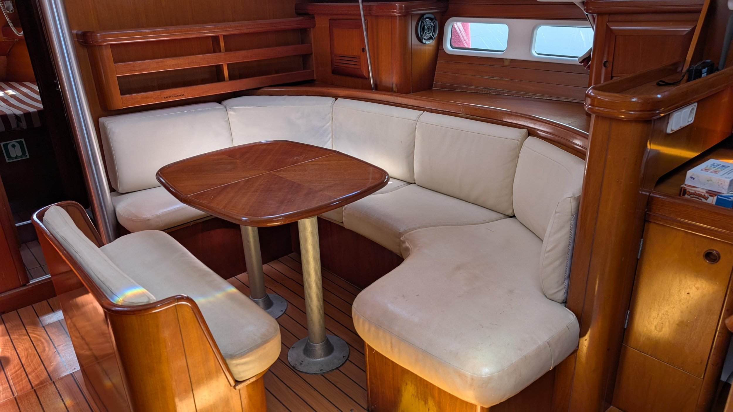 Oceanis Clipper 411 — photo 16