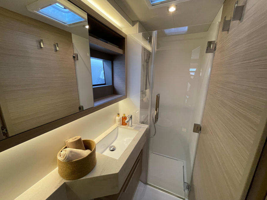 Lagoon 51 — photo 29