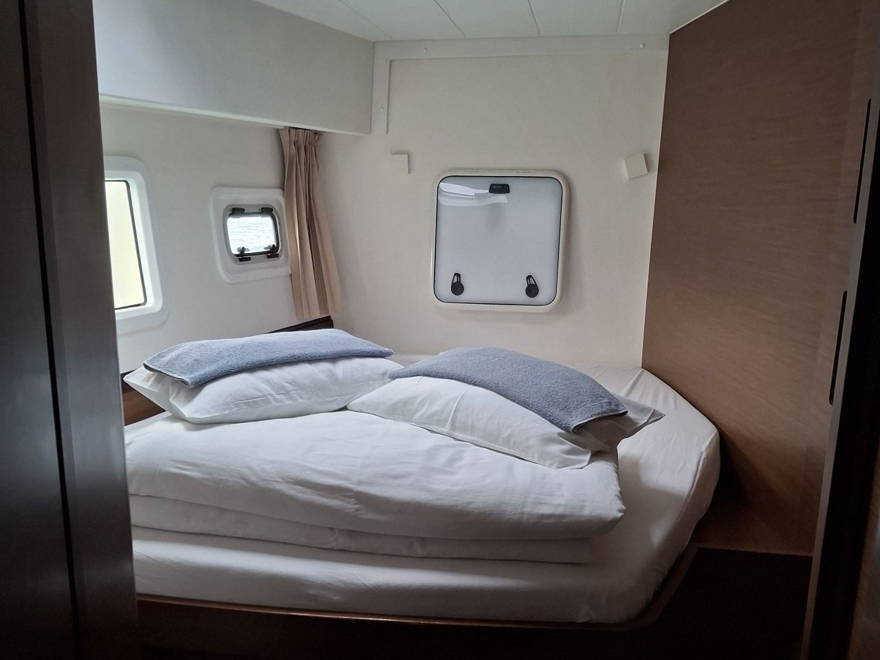 Lagoon 42 — photo 2
