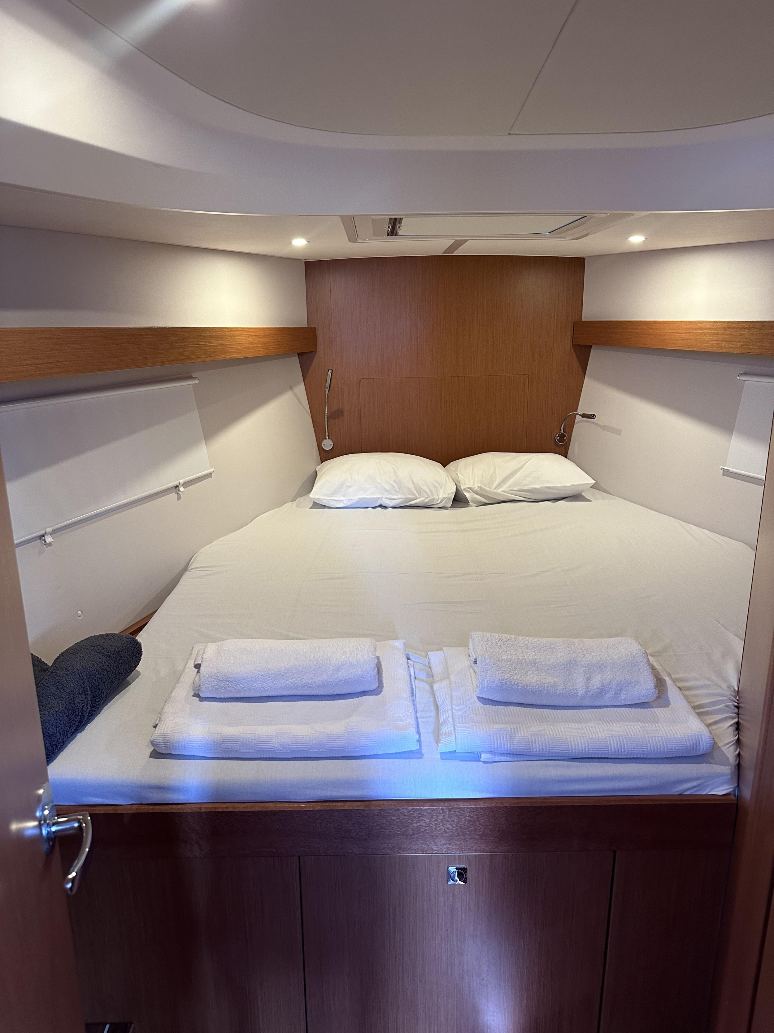 Bavaria C42 — photo 10