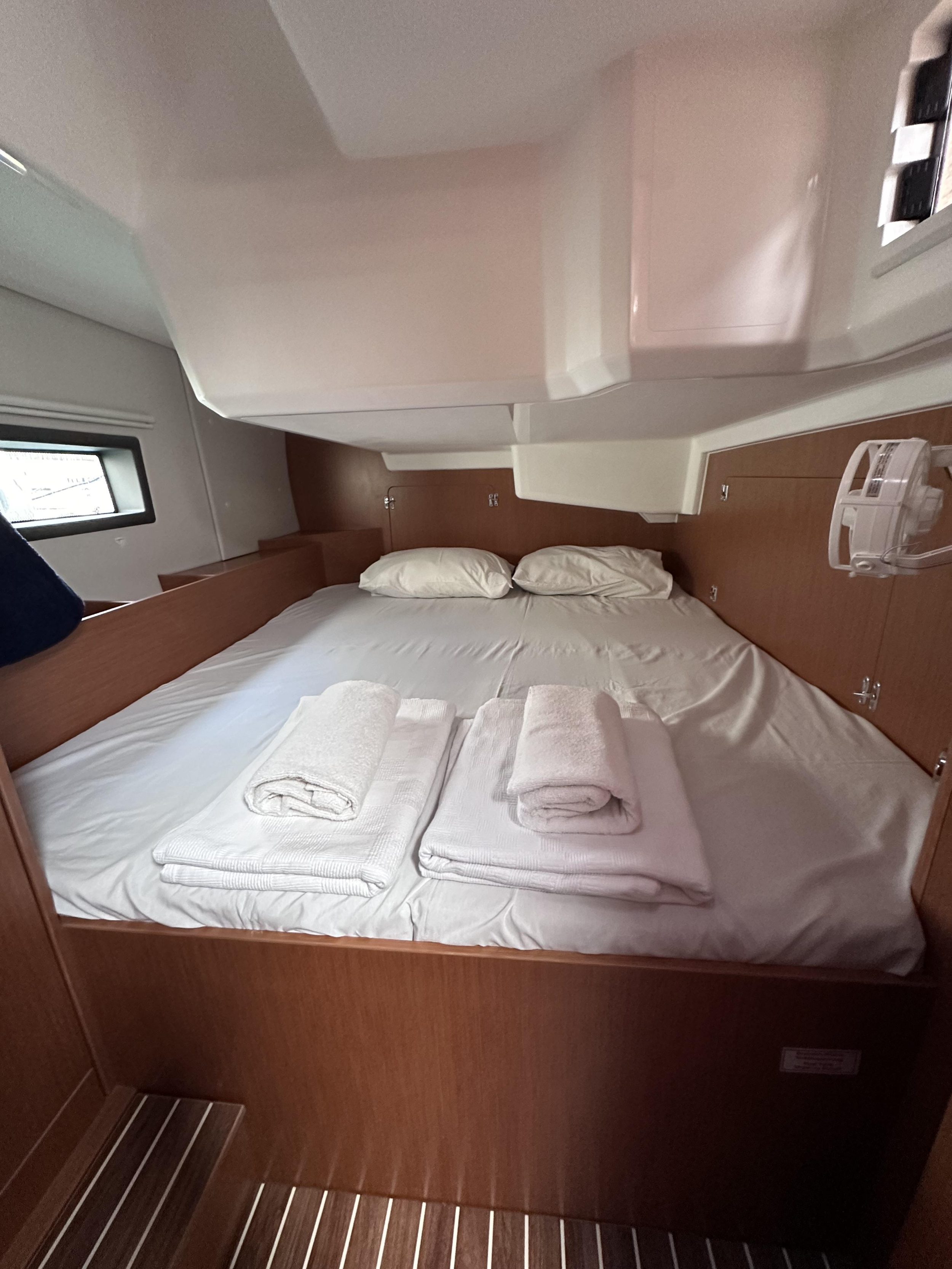 Bavaria C42 — photo 6