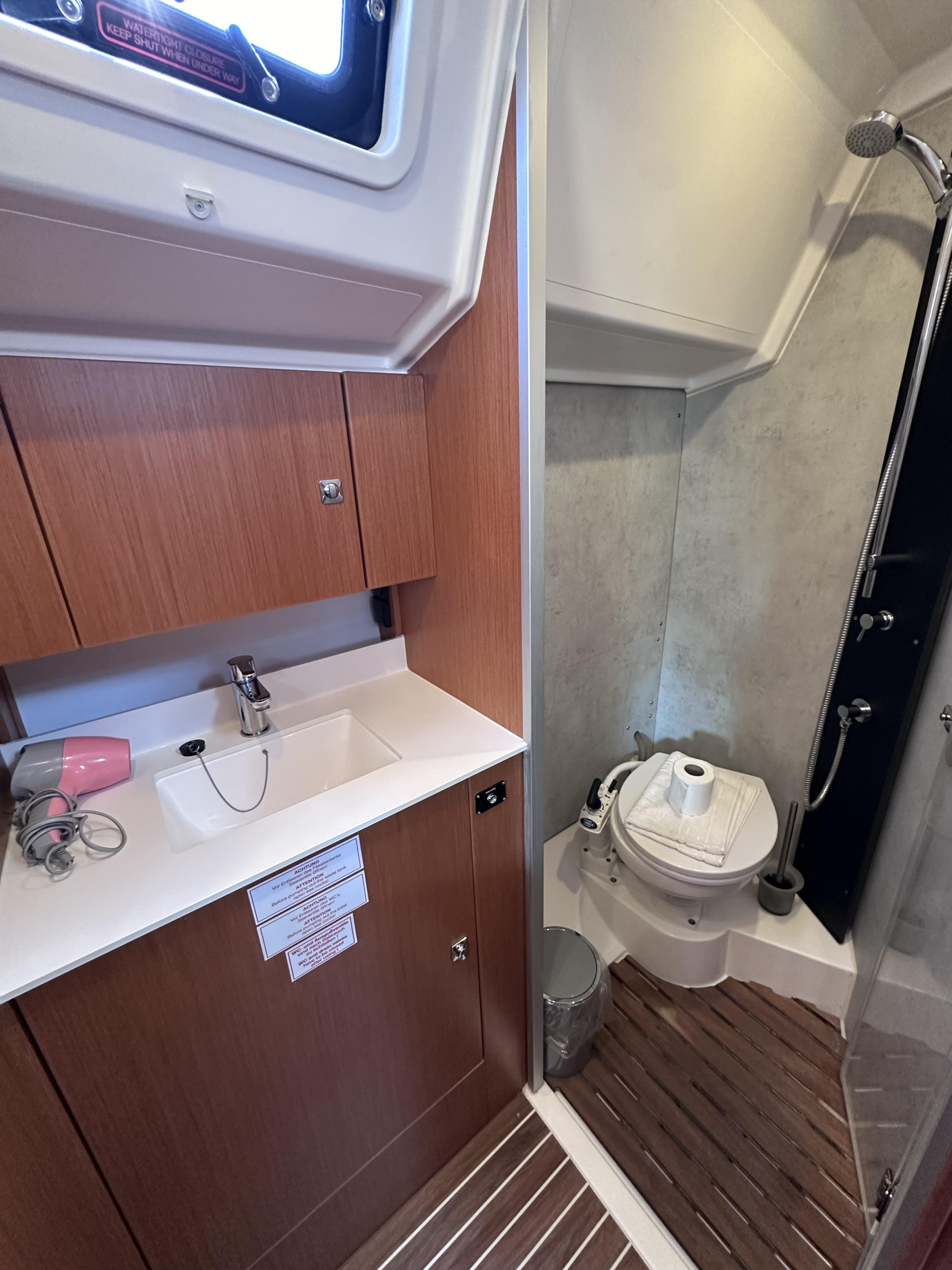 Bavaria C42 — photo 7
