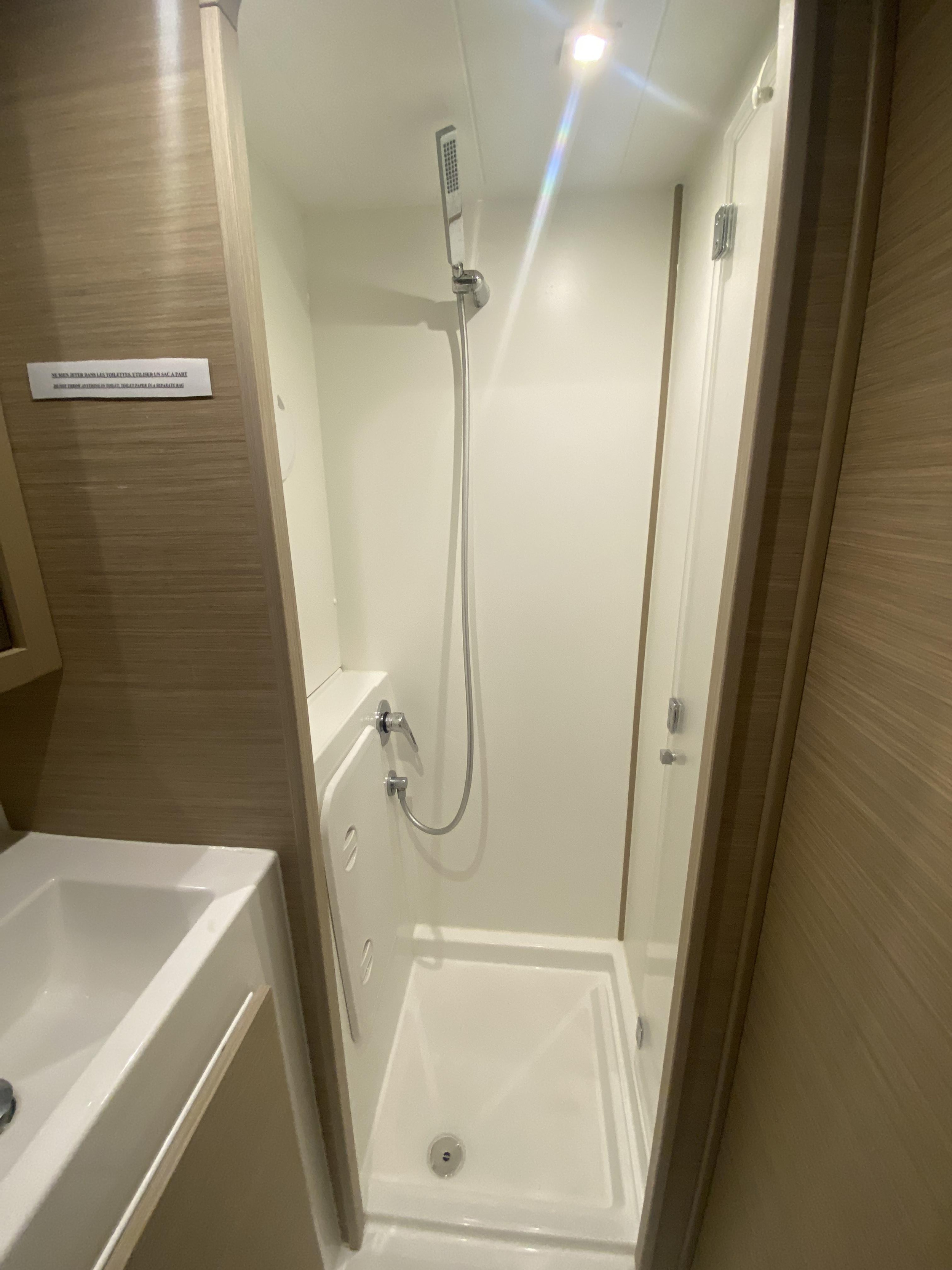 Lagoon 42 — photo 11