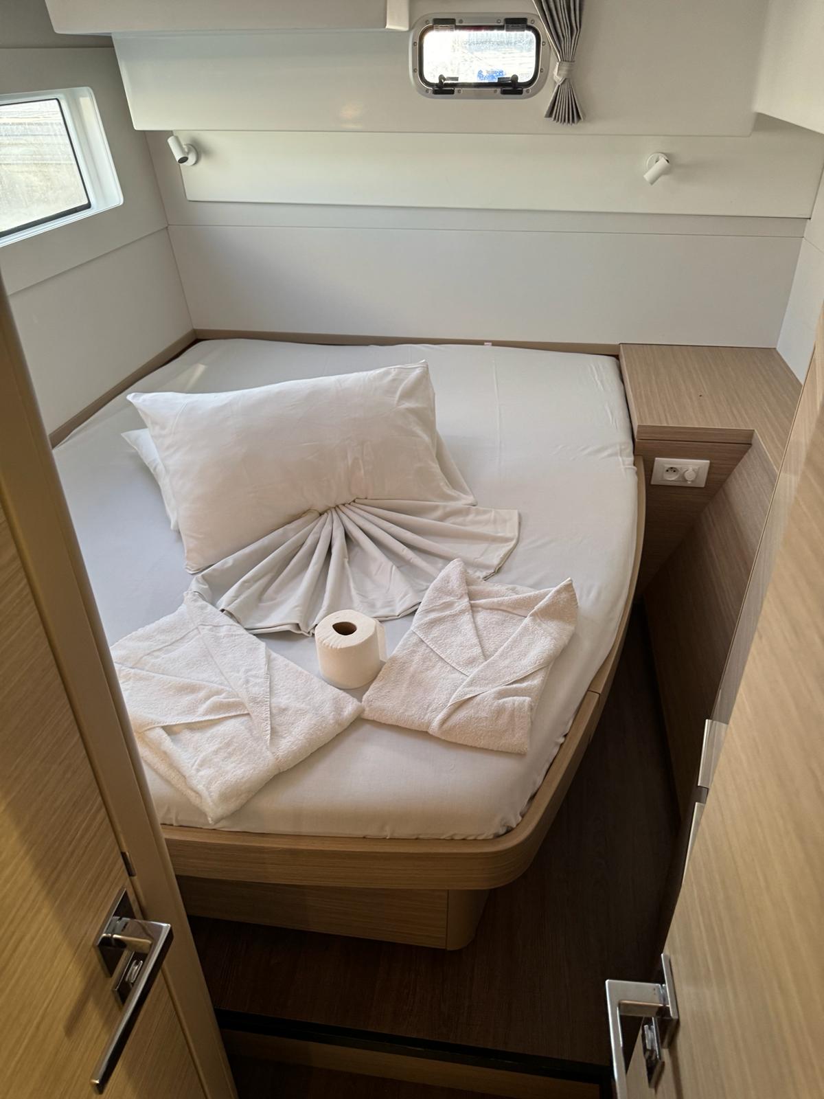 Lagoon 40 — photo 3