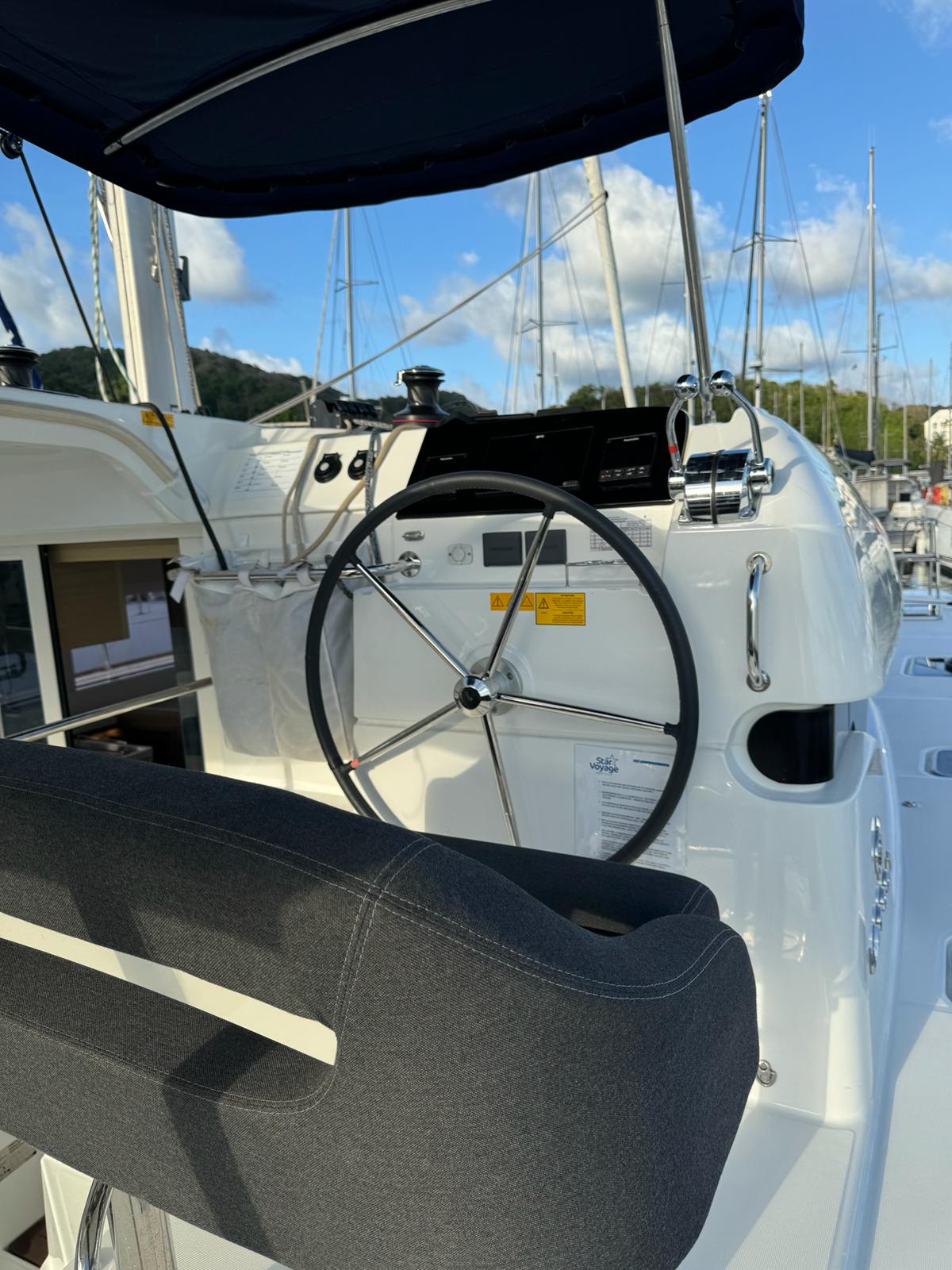 Lagoon 40 — photo 12