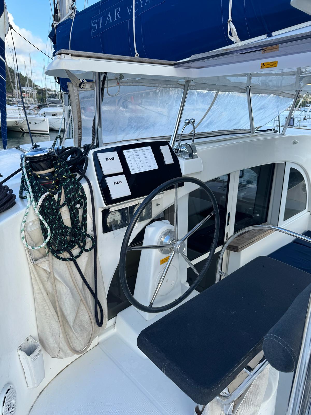Lagoon 380 — photo 7