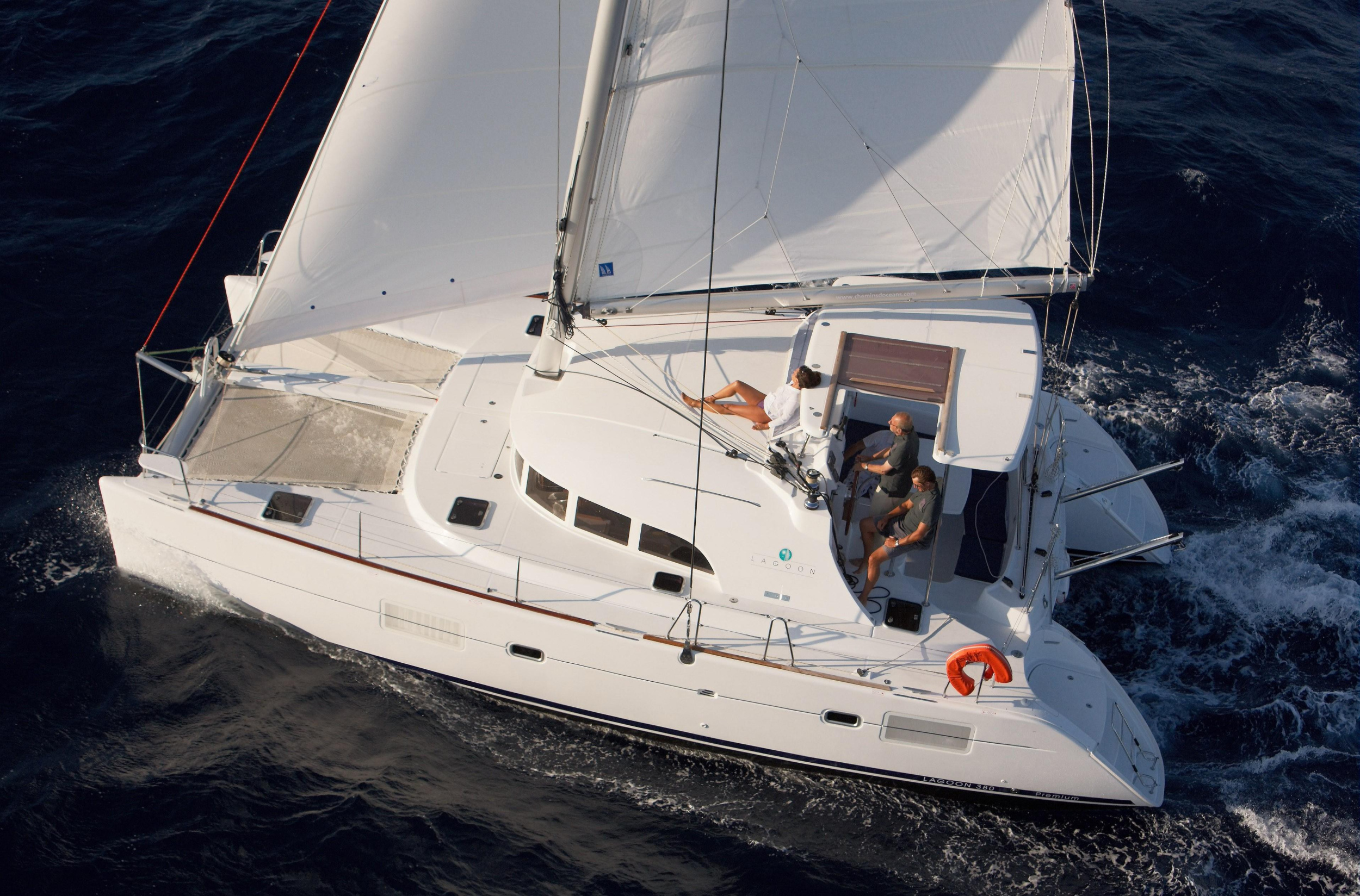 Lagoon 380 — photo 1