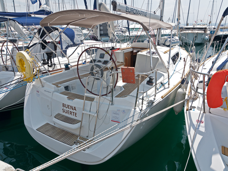 Sun Odyssey 33i — photo 1