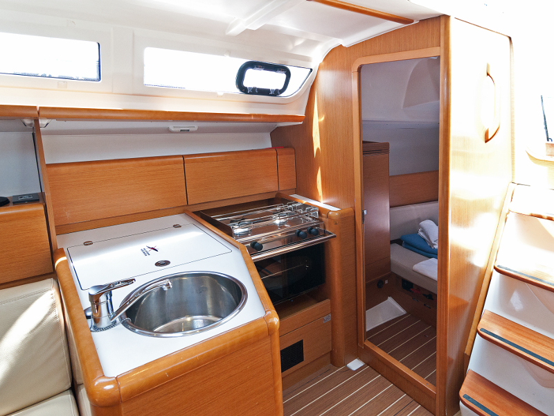 Sun Odyssey 33i — photo 2