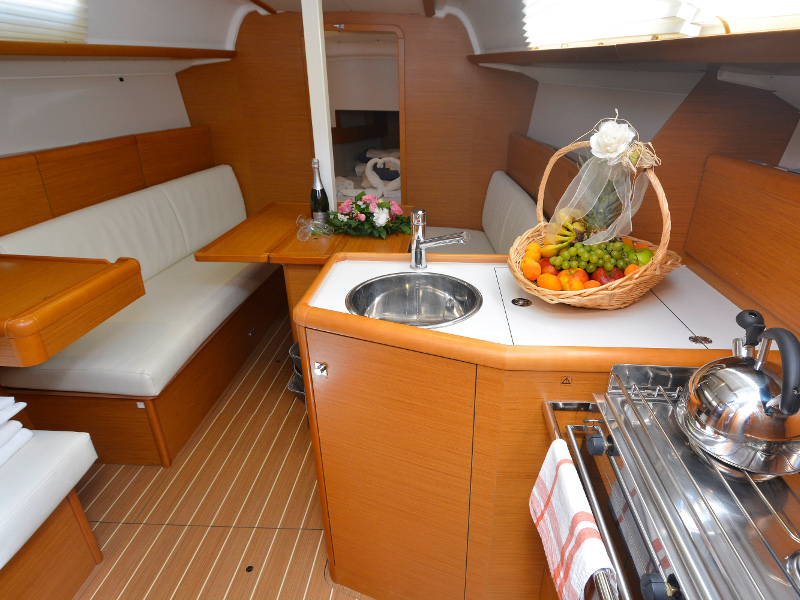 Sun Odyssey 33i — photo 10