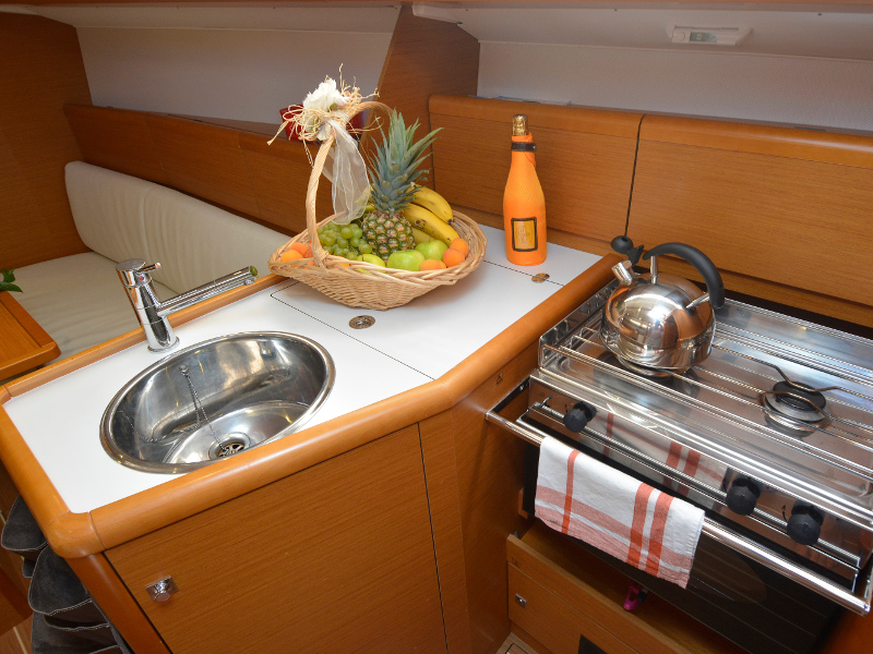 Sun Odyssey 33i — photo 13