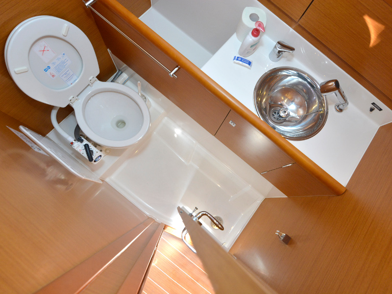 Sun Odyssey 33i — photo 4