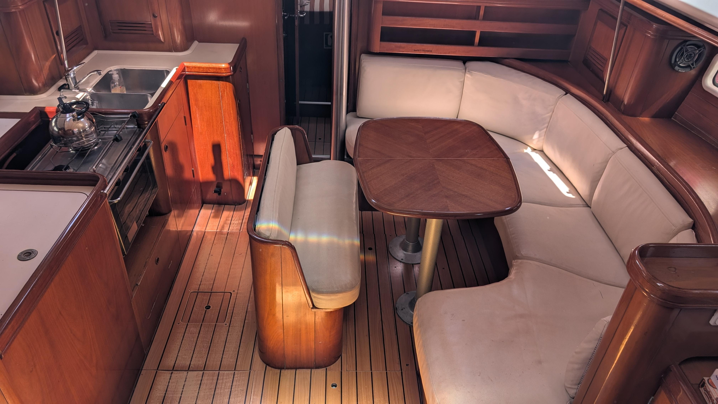 Oceanis Clipper 411 — photo 10