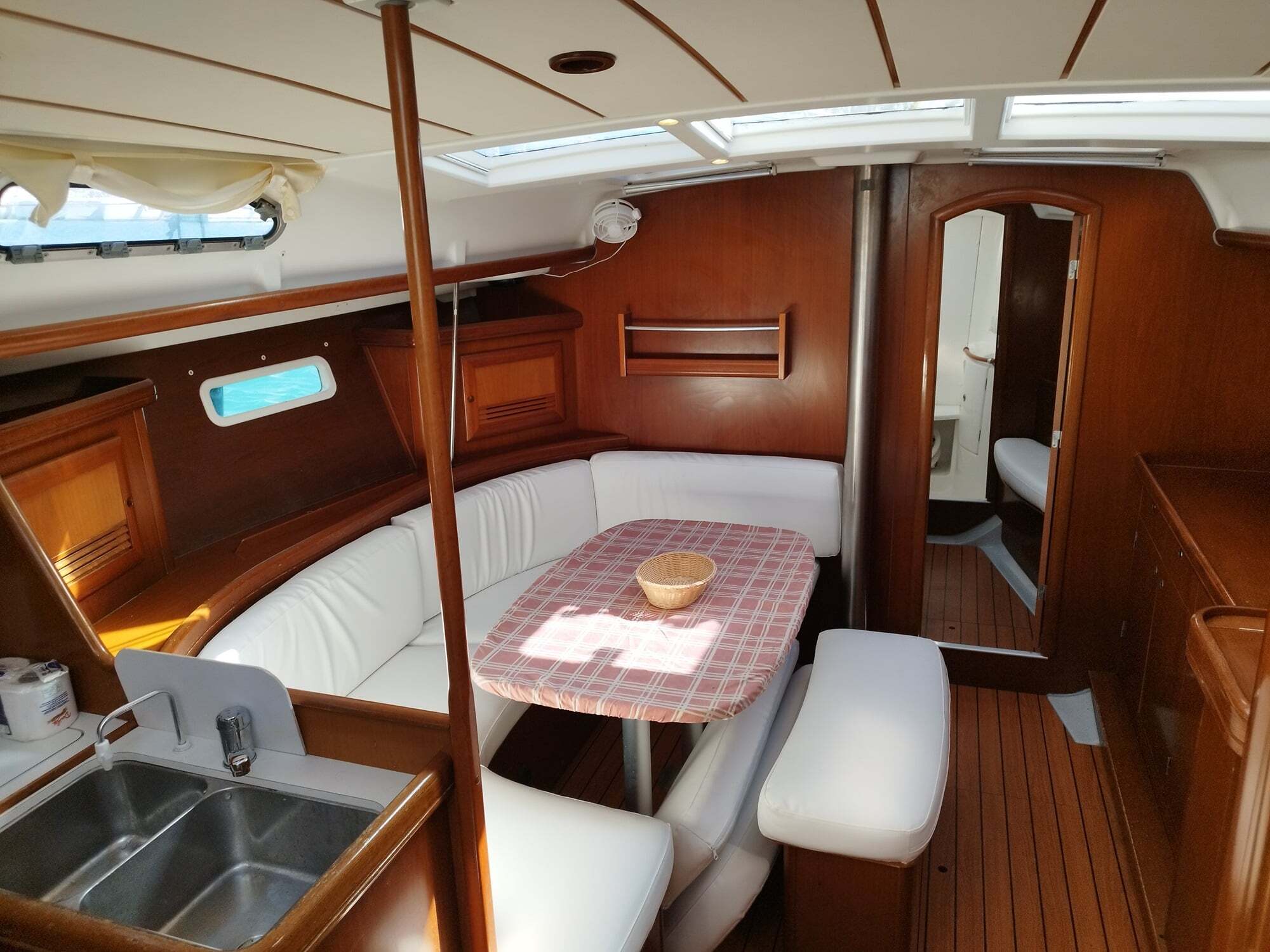 Oceanis 393 Clipper — photo 9