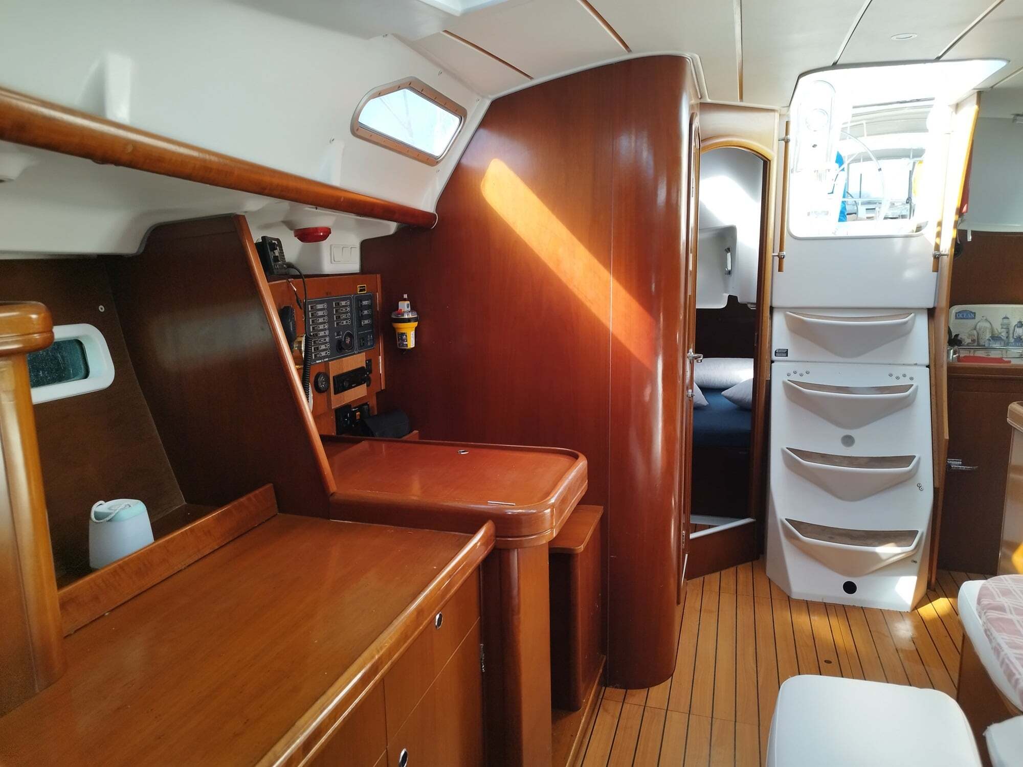 Oceanis 393 Clipper — photo 4