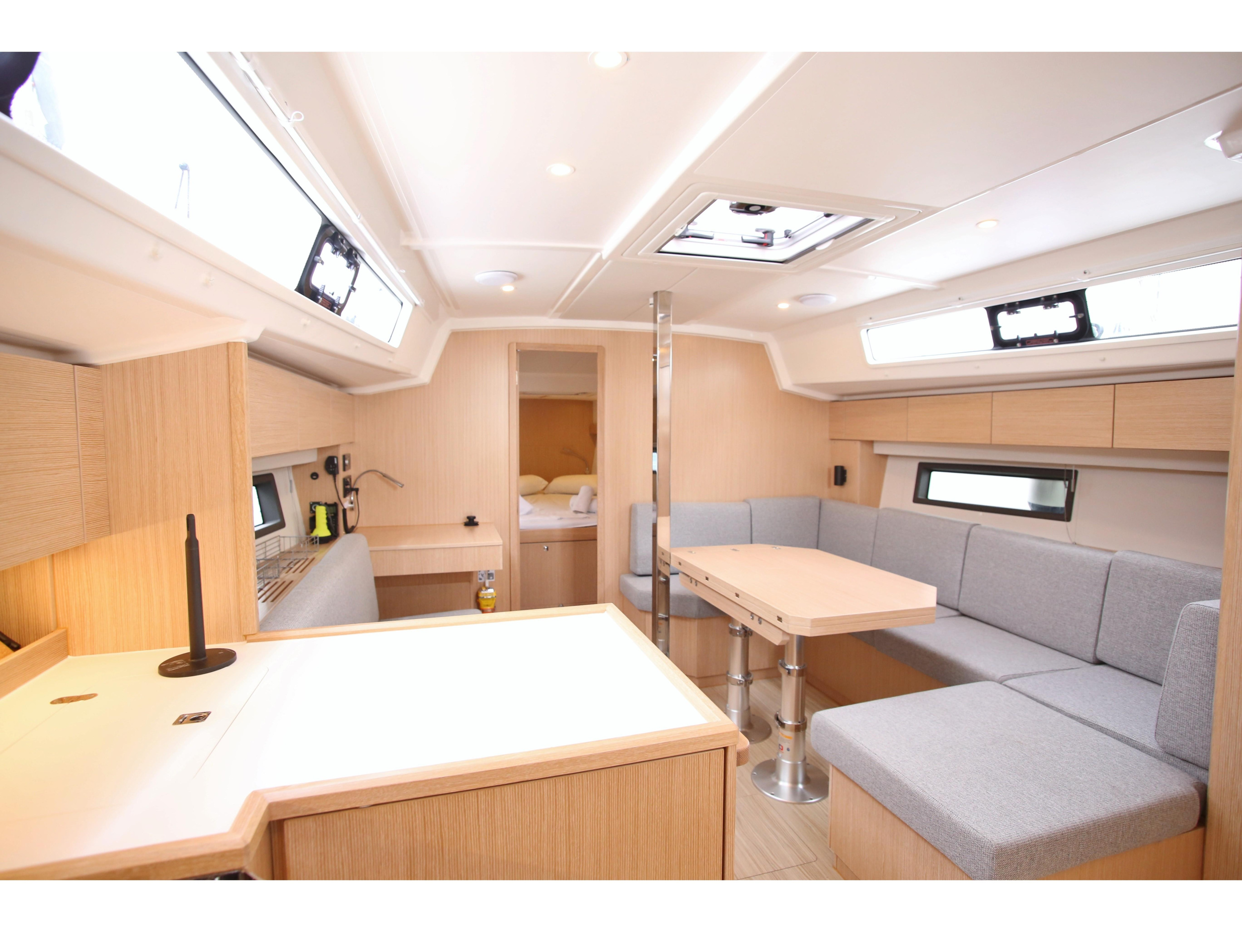 Bavaria C42 — photo 23