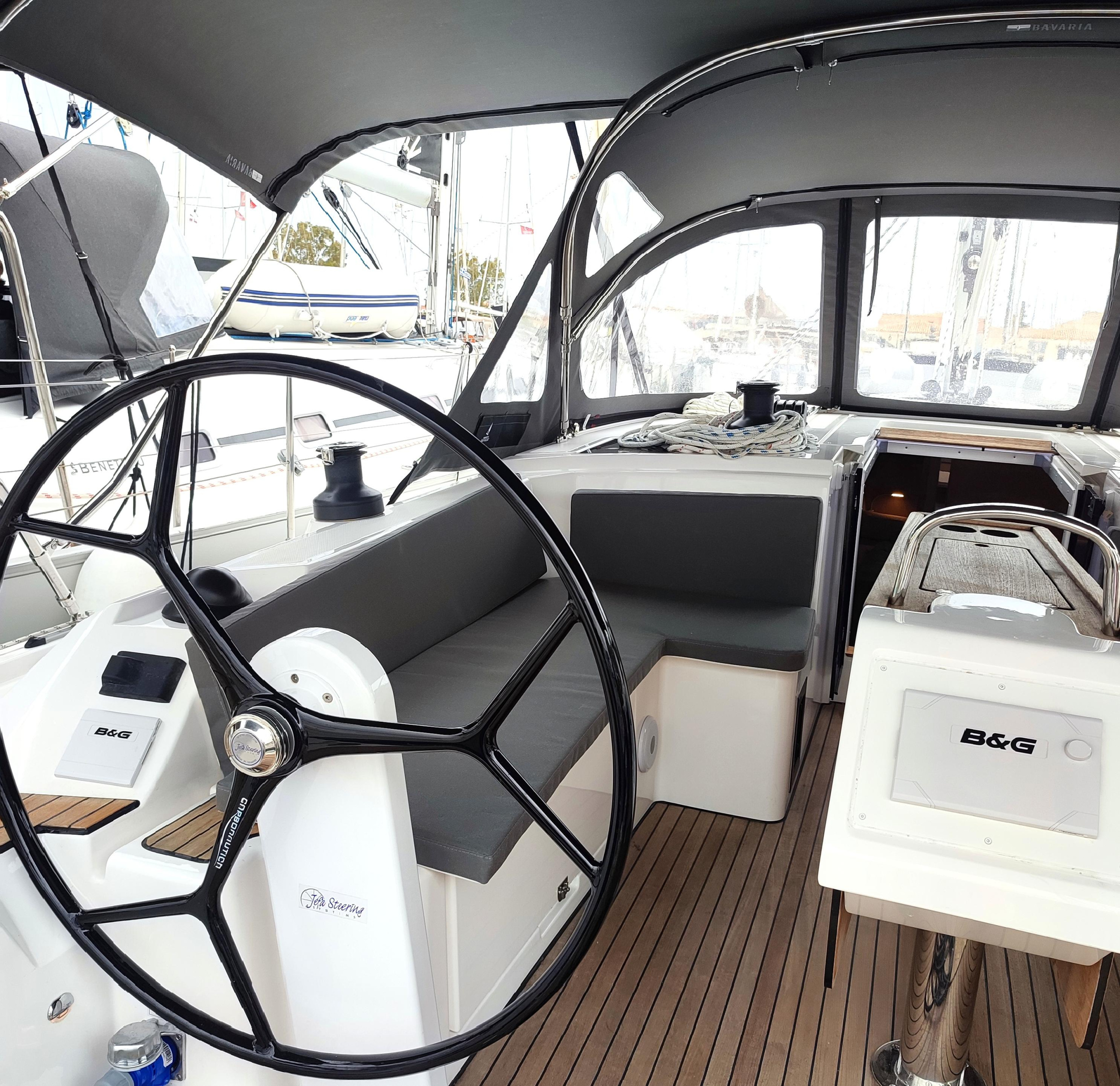 Bavaria C42 — photo 25