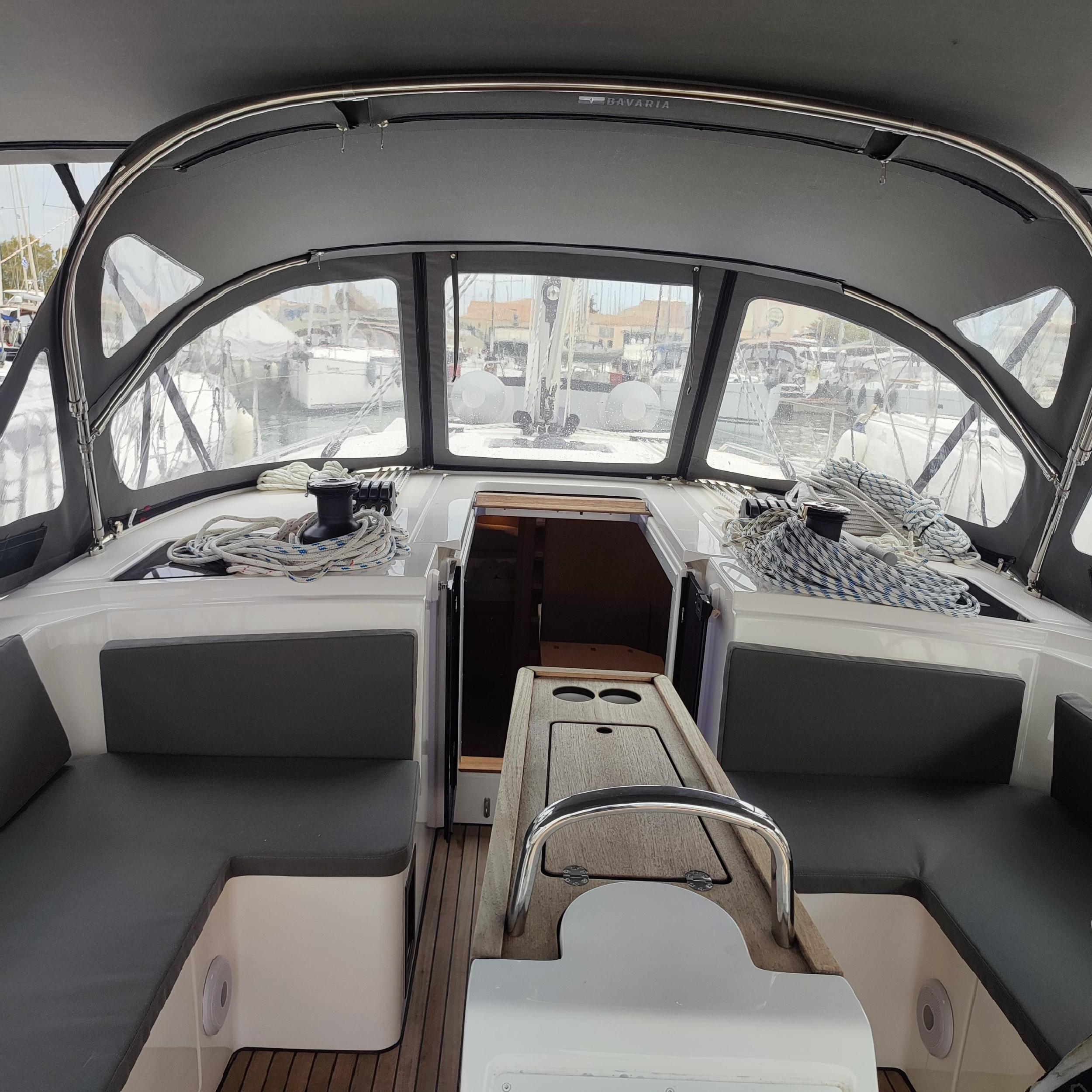 Bavaria C42 — photo 9