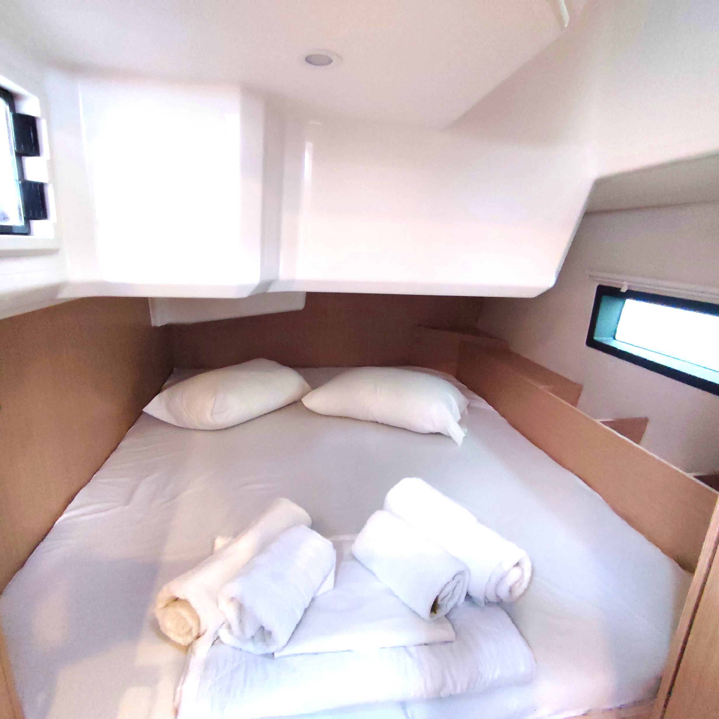 Bavaria C42 — photo 13