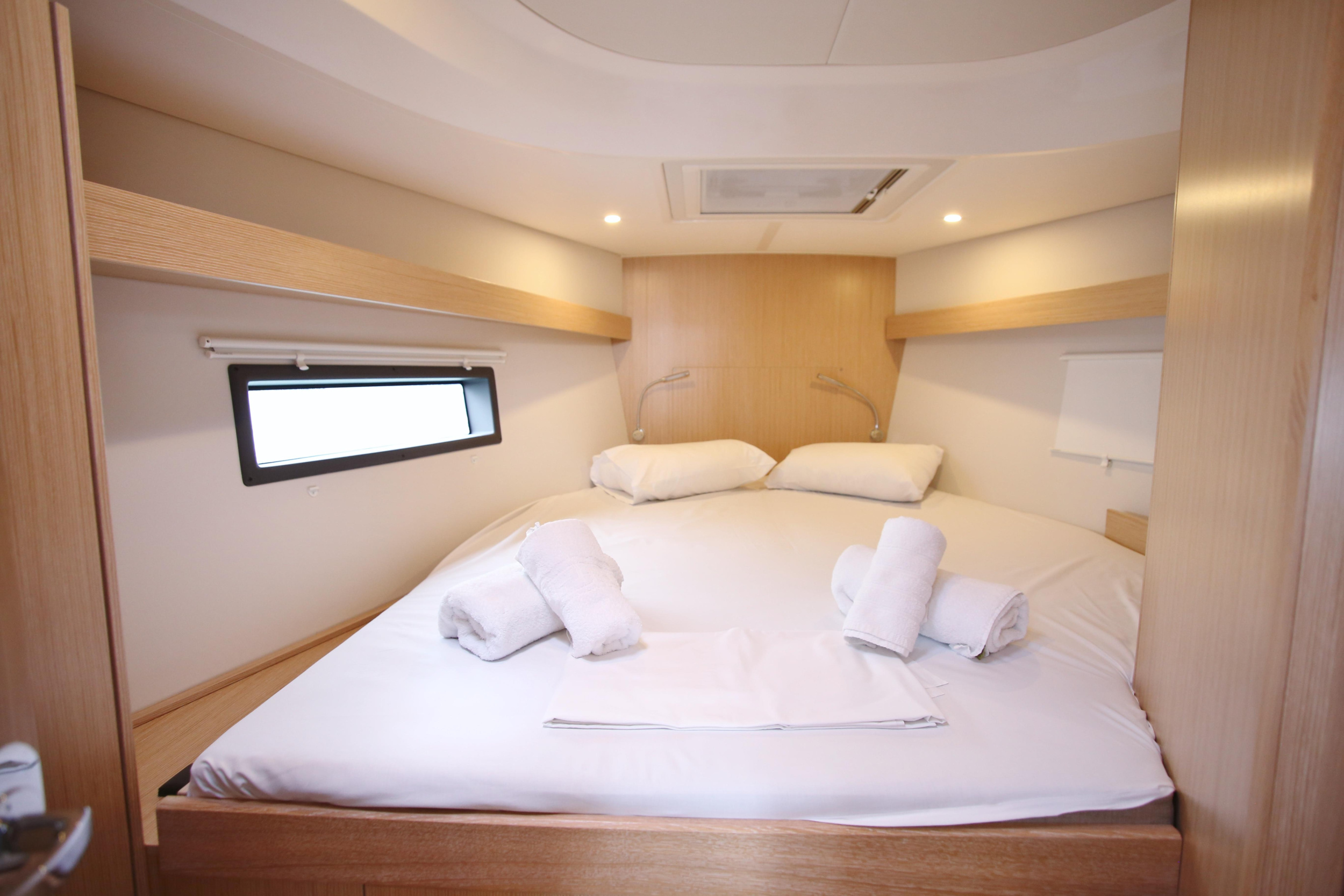 Bavaria C42 — photo 31