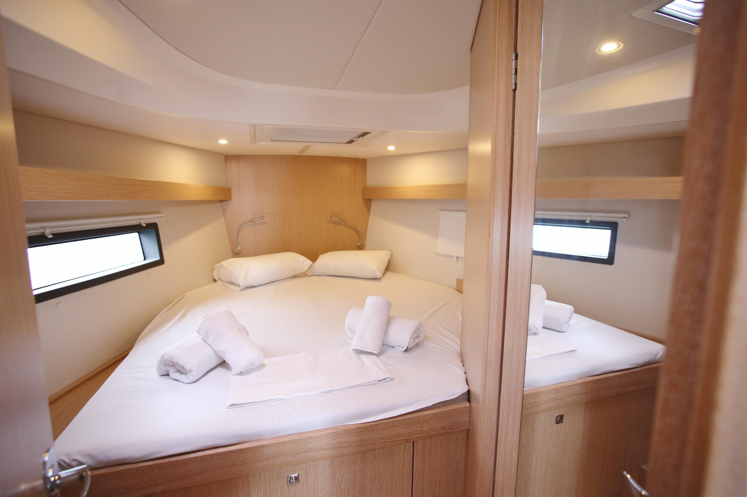 Bavaria C42 — photo 18