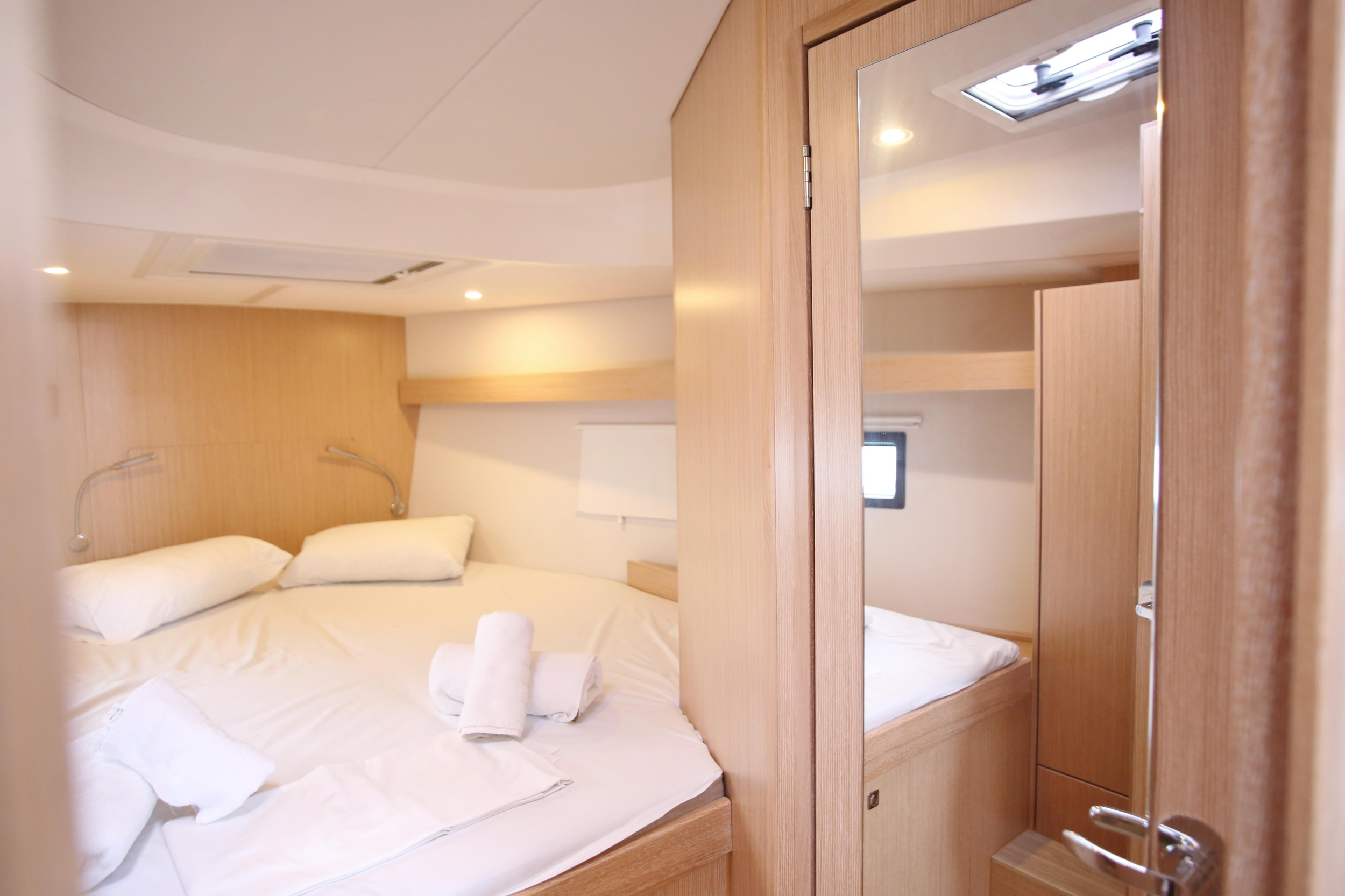 Bavaria C42 — photo 8