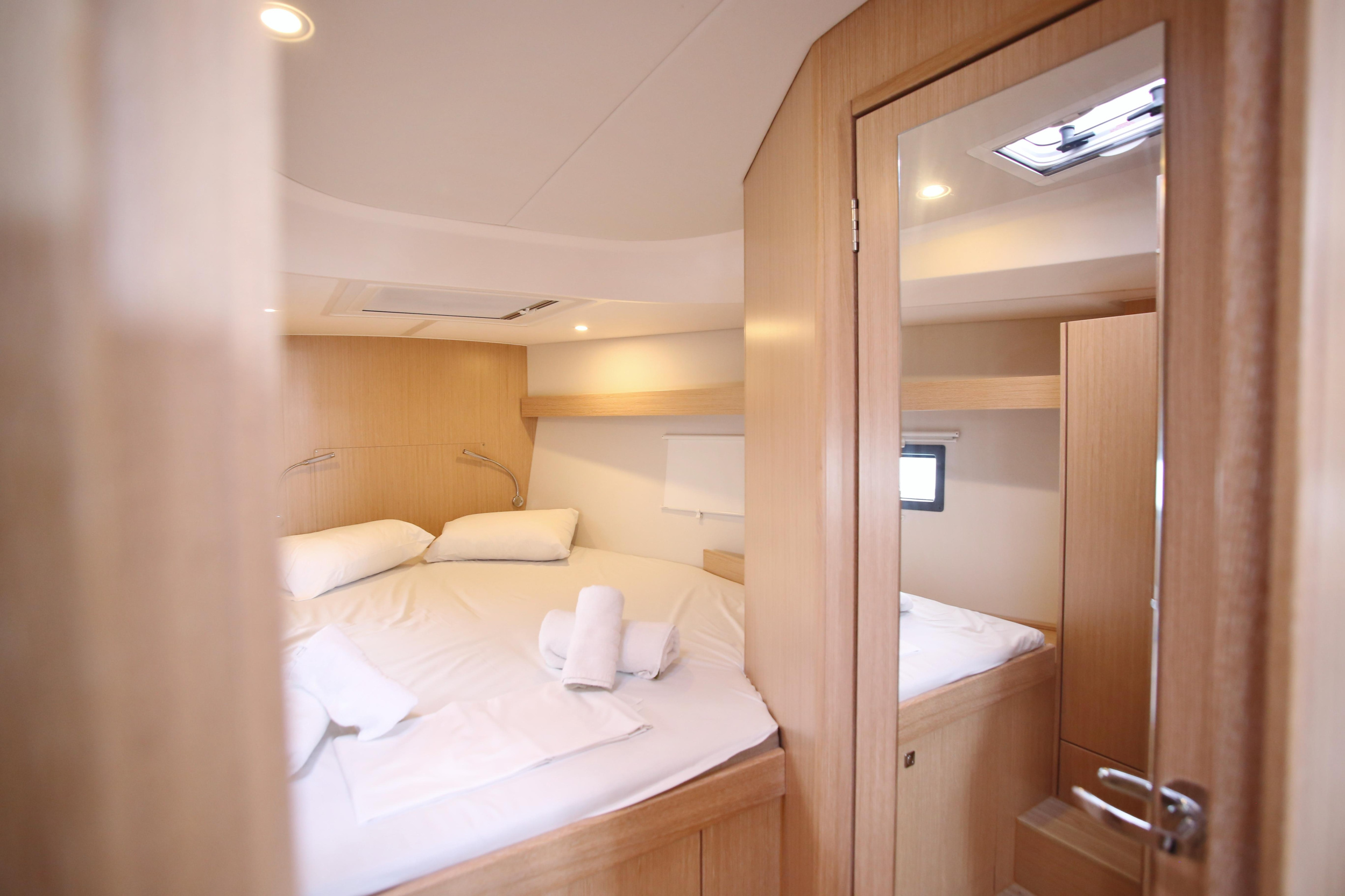 Bavaria C42 — photo 3