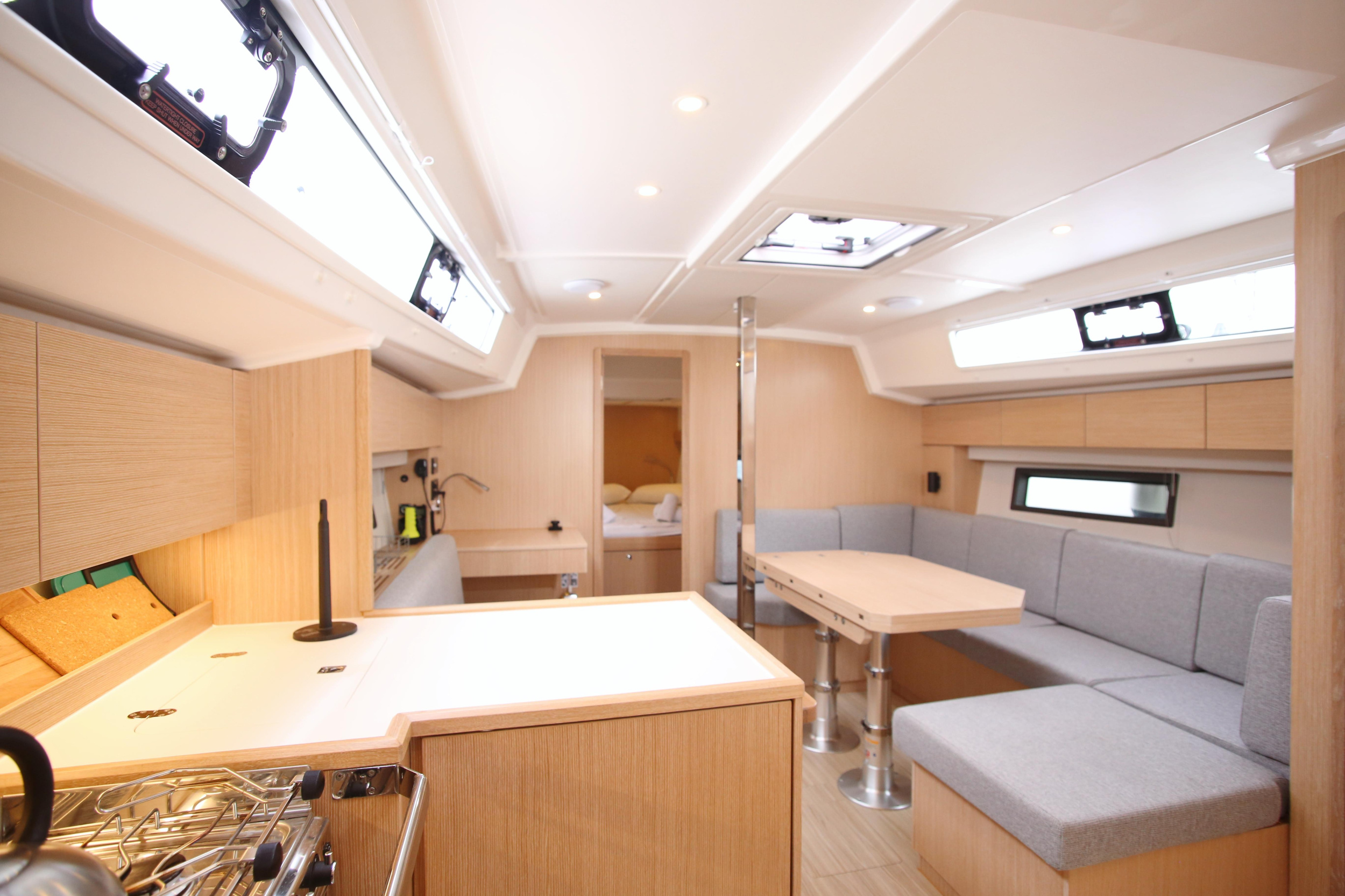 Bavaria C42 — photo 22