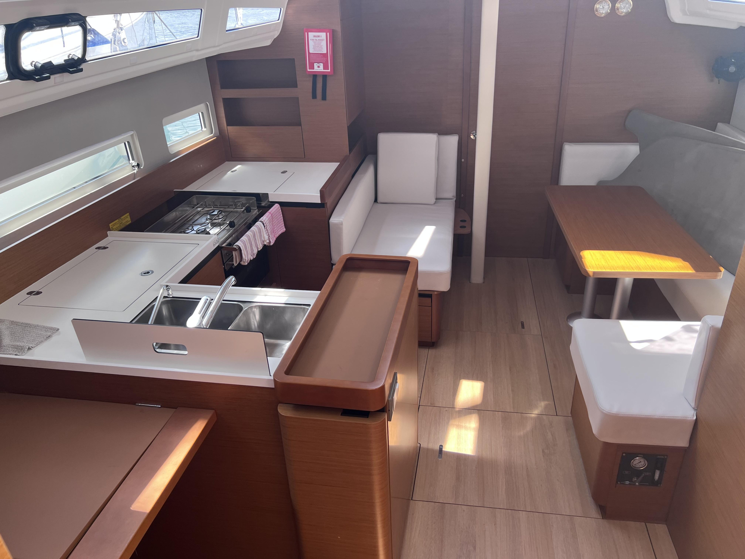 Sun Odyssey 410 — photo 8