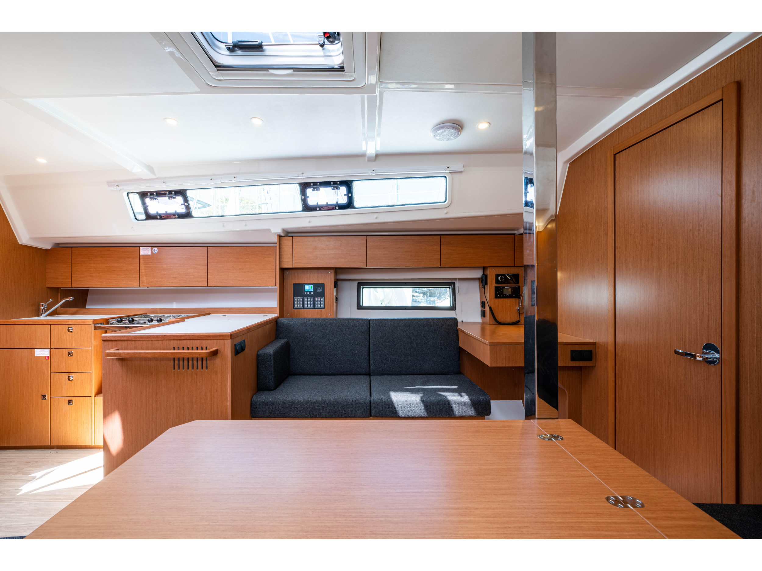 Bavaria C42 — photo 6