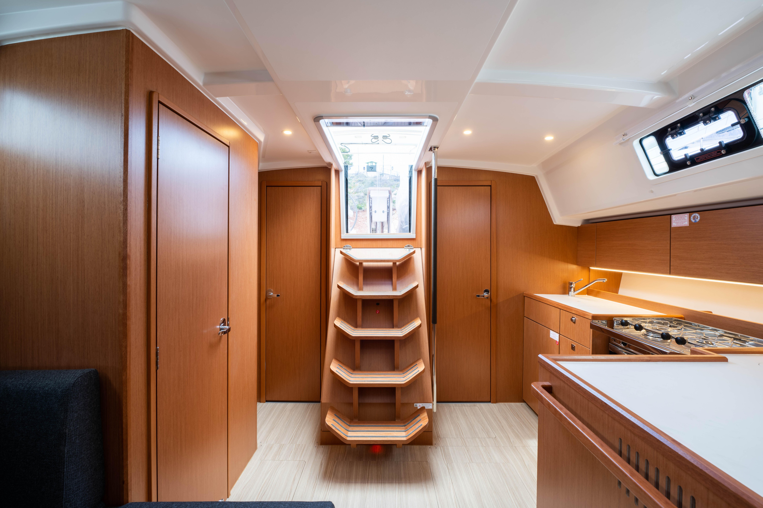 Bavaria C42 — photo 9