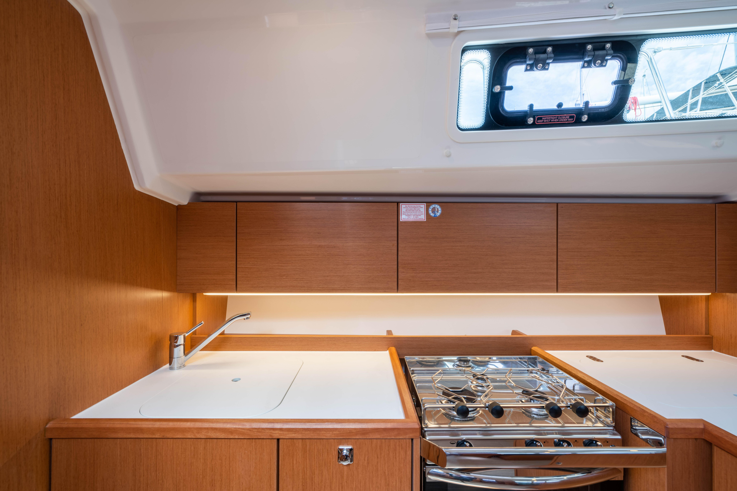 Bavaria C42 — photo 10