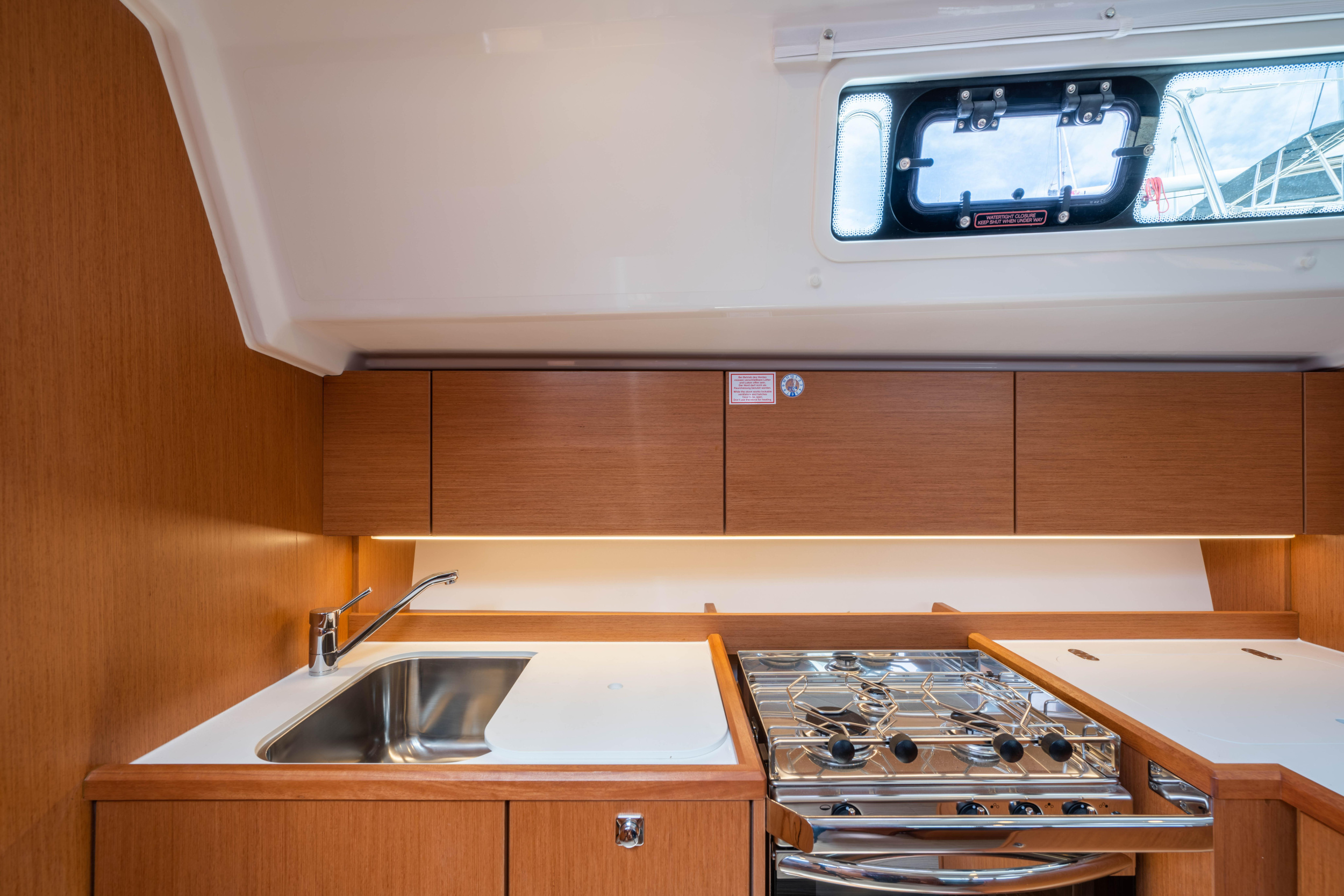Bavaria C42 — photo 35