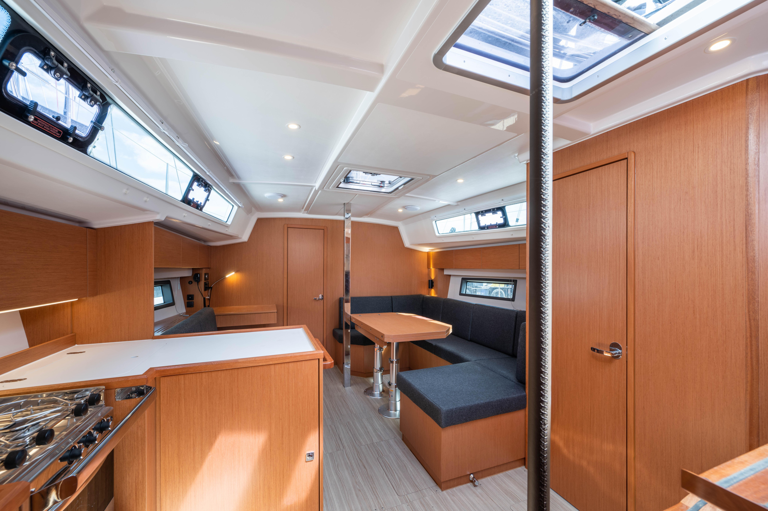 Bavaria C42 — photo 3