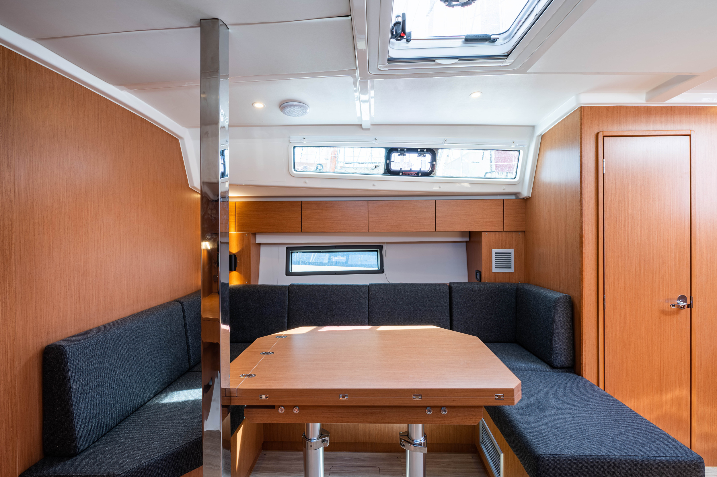 Bavaria C42 — photo 37